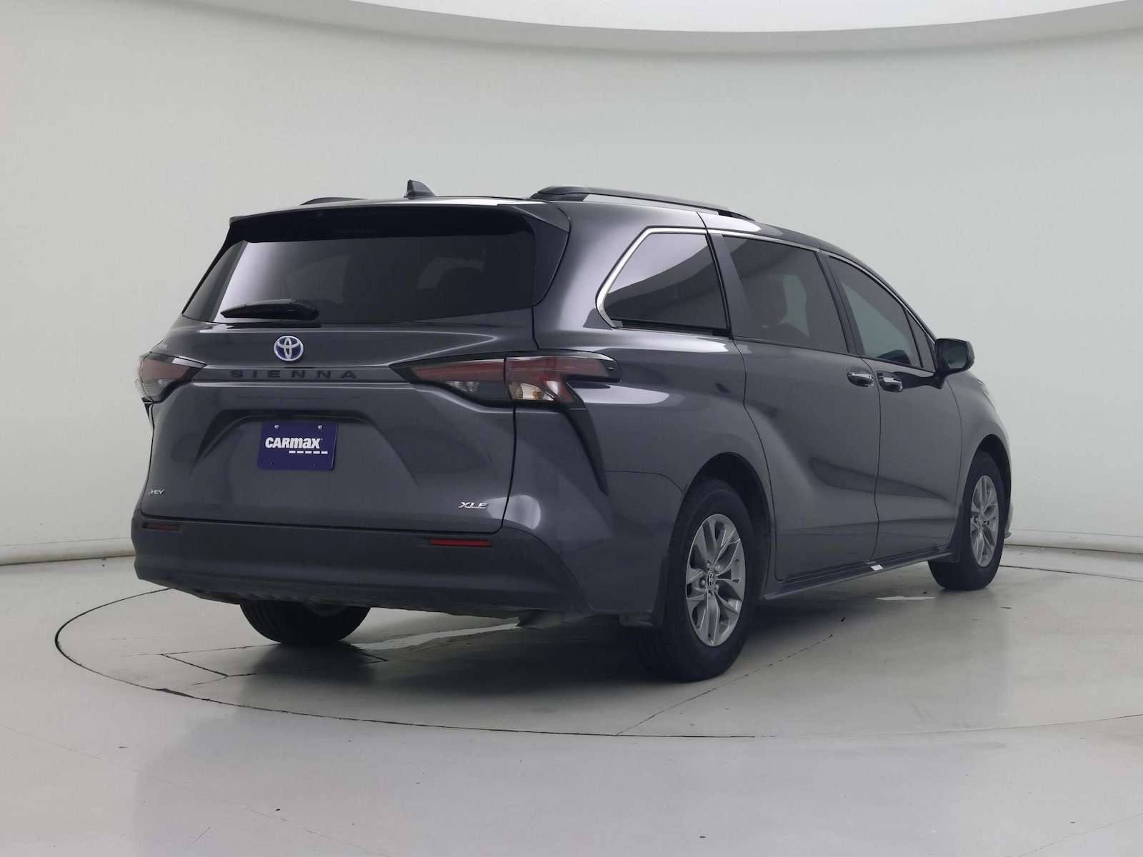 2025 Toyota Sienna XLE - Photo 9