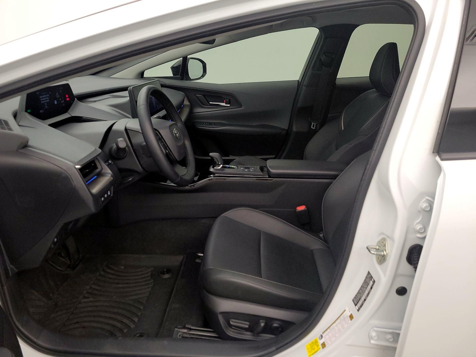2025 Toyota Prius XLE - Photo 12