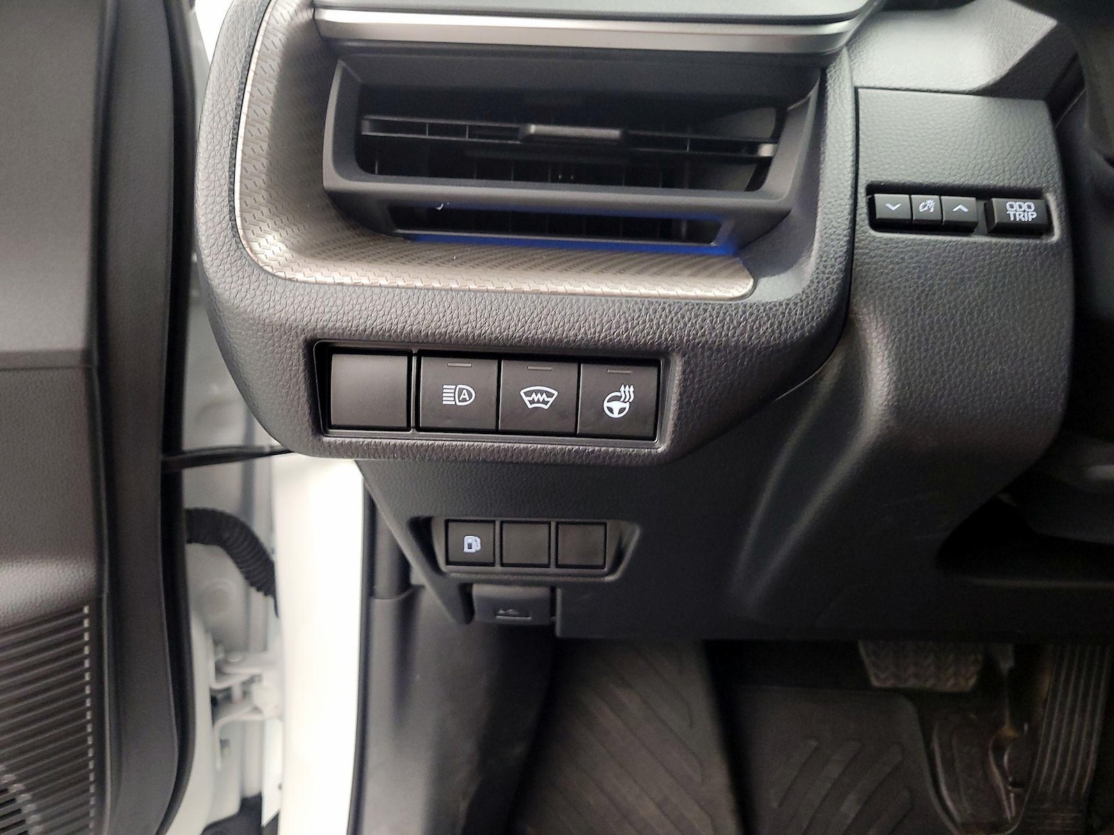 2025 Toyota Prius XLE - Photo 14