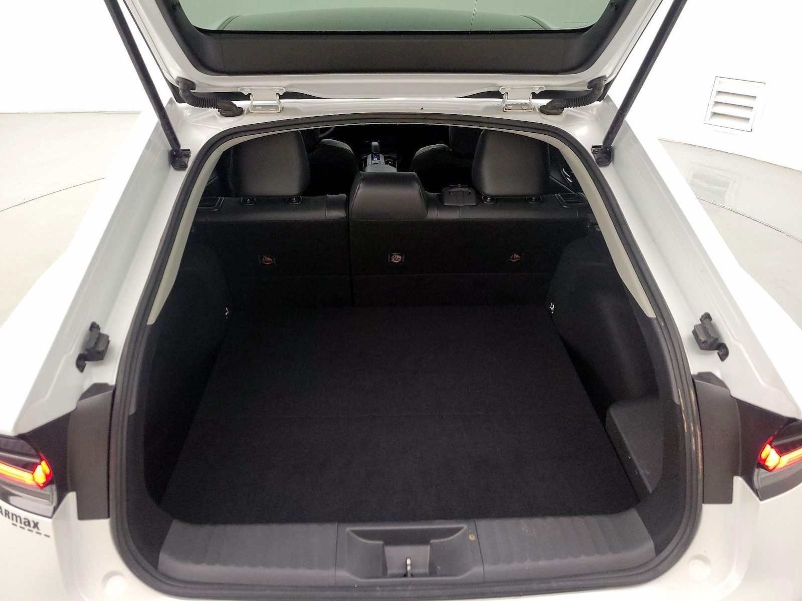 2025 Toyota Prius XLE - Photo 23