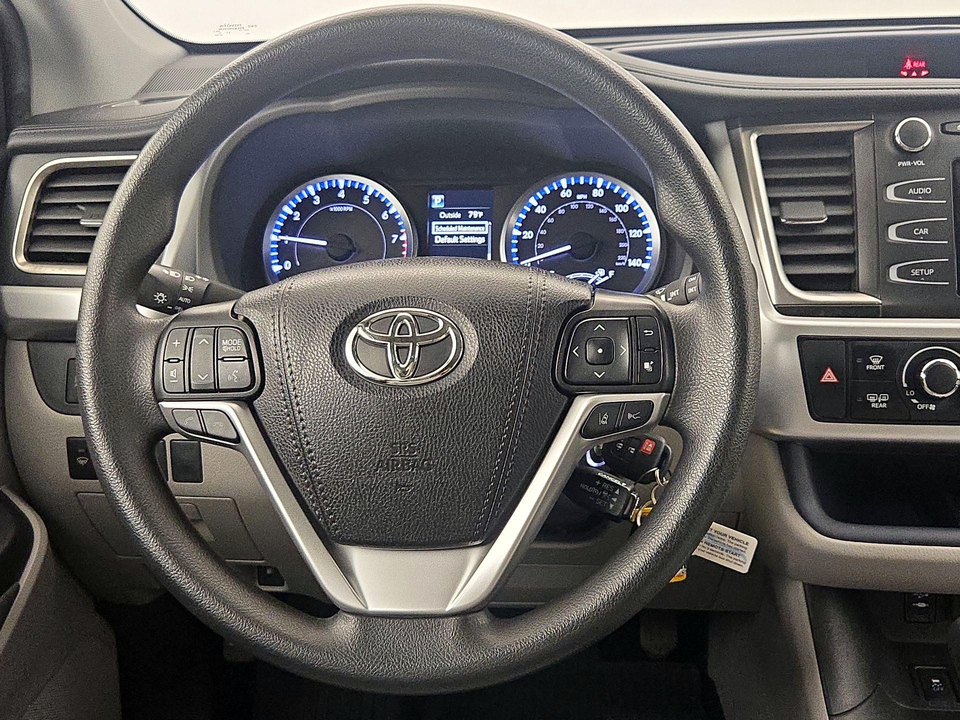 Thumbnail: 2019 Toyota Highlander - 10