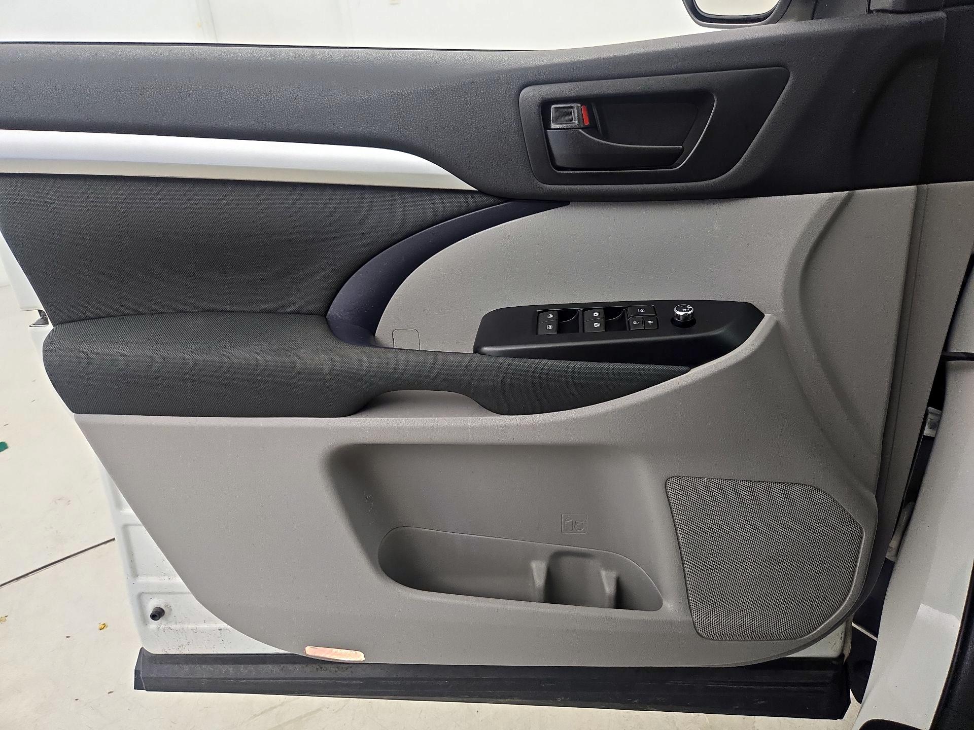 Thumbnail: 2019 Toyota Highlander - 12