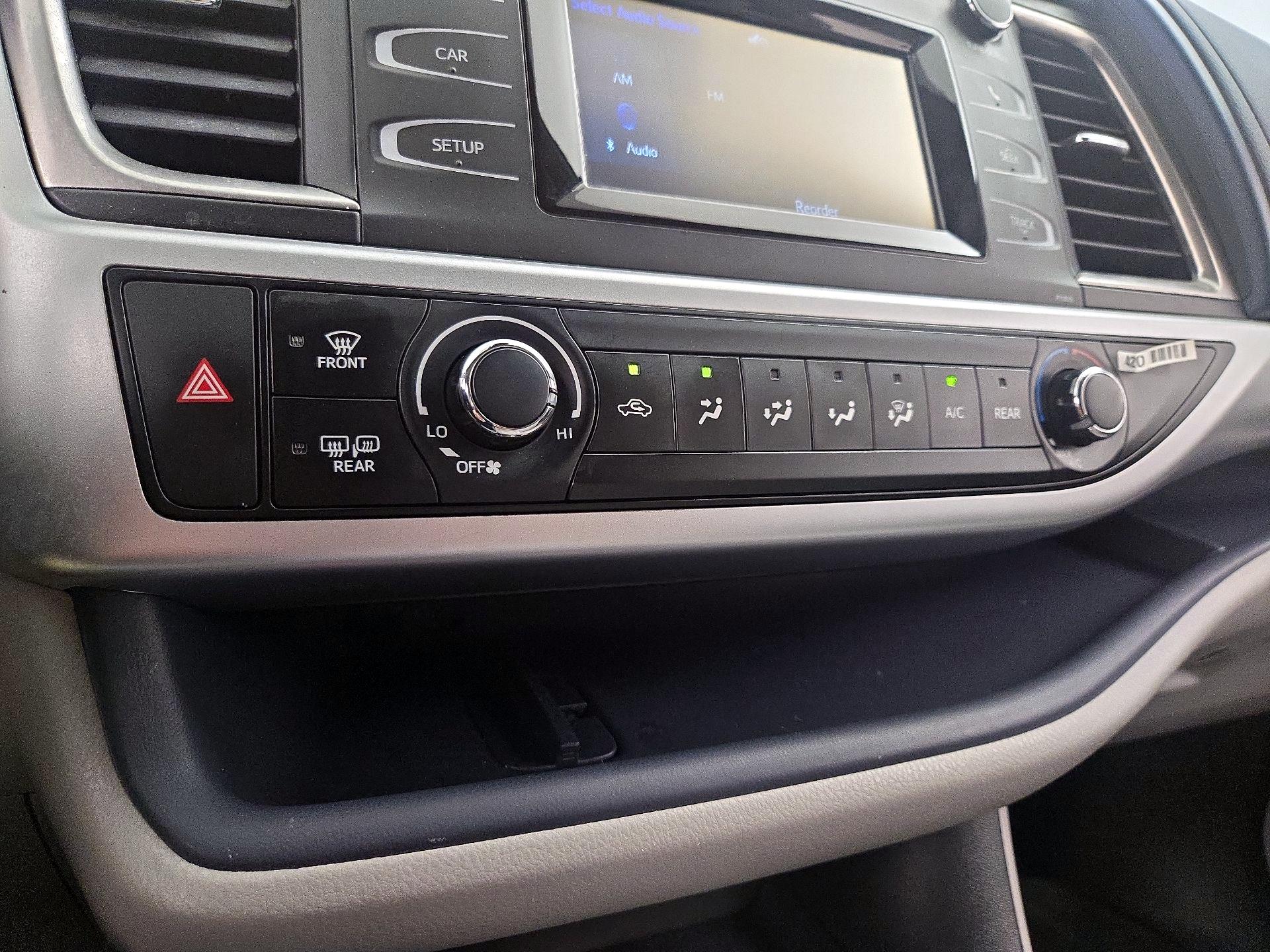Thumbnail: 2019 Toyota Highlander - 16