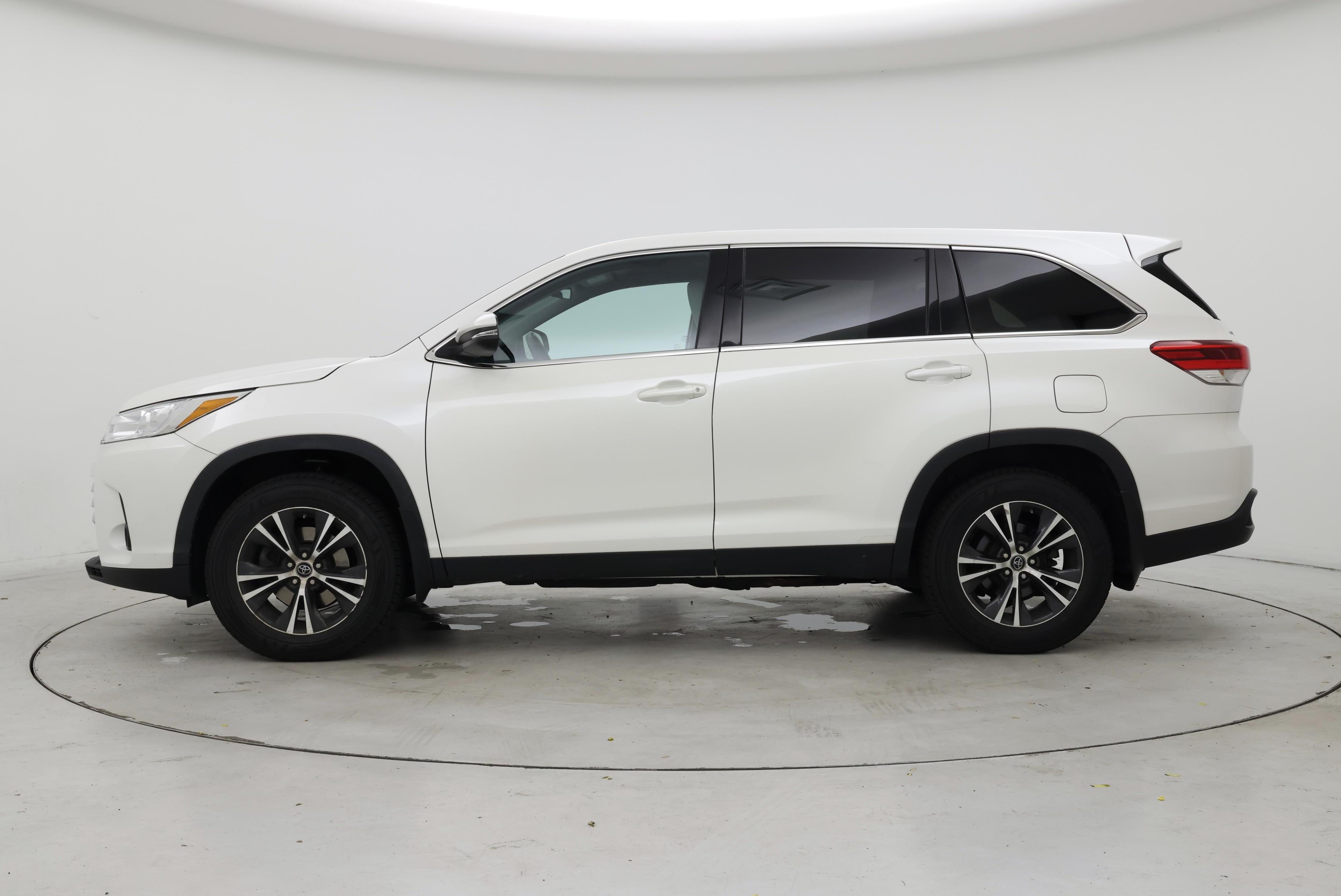 Thumbnail: 2019 Toyota Highlander - 3