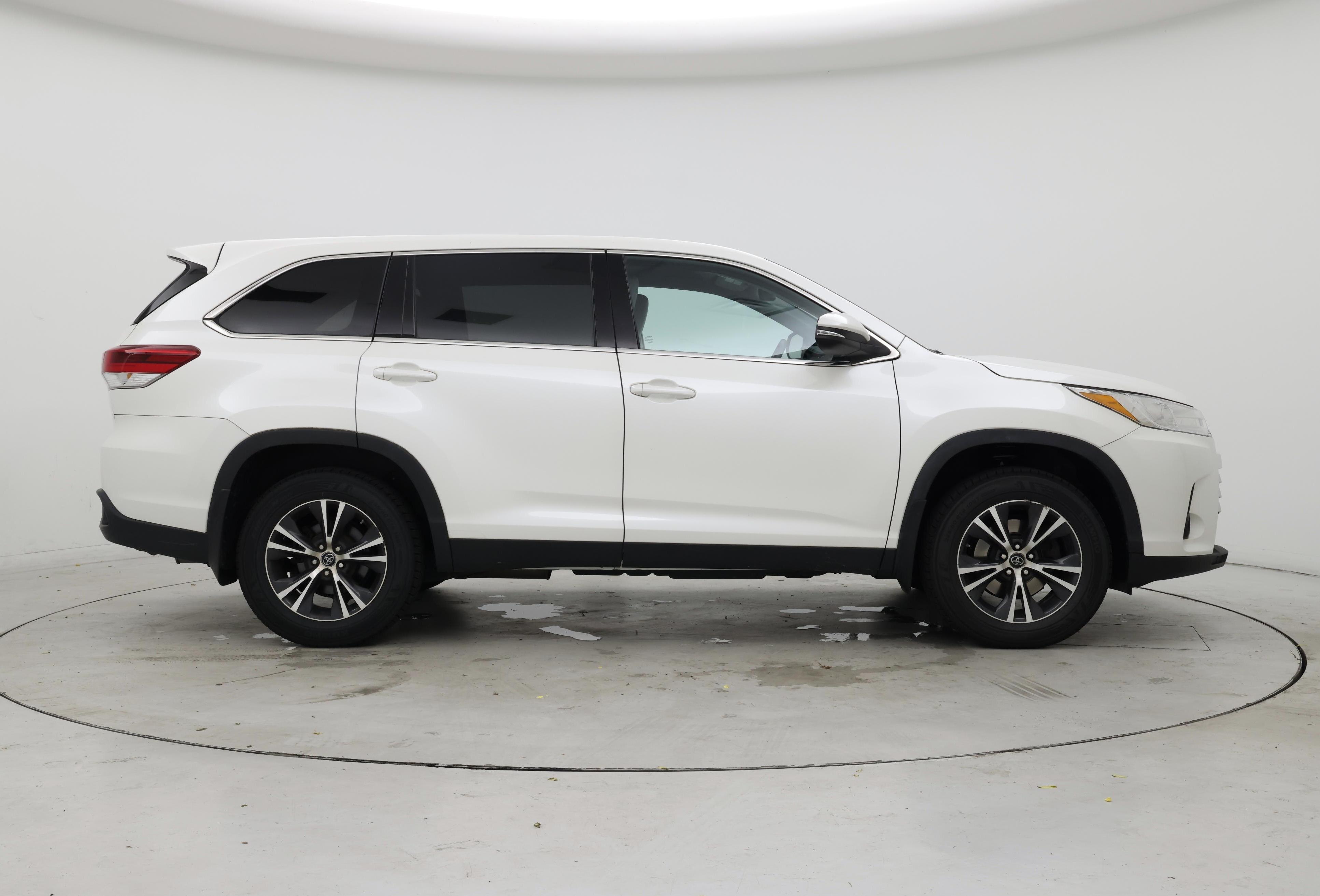 Thumbnail: 2019 Toyota Highlander - 7