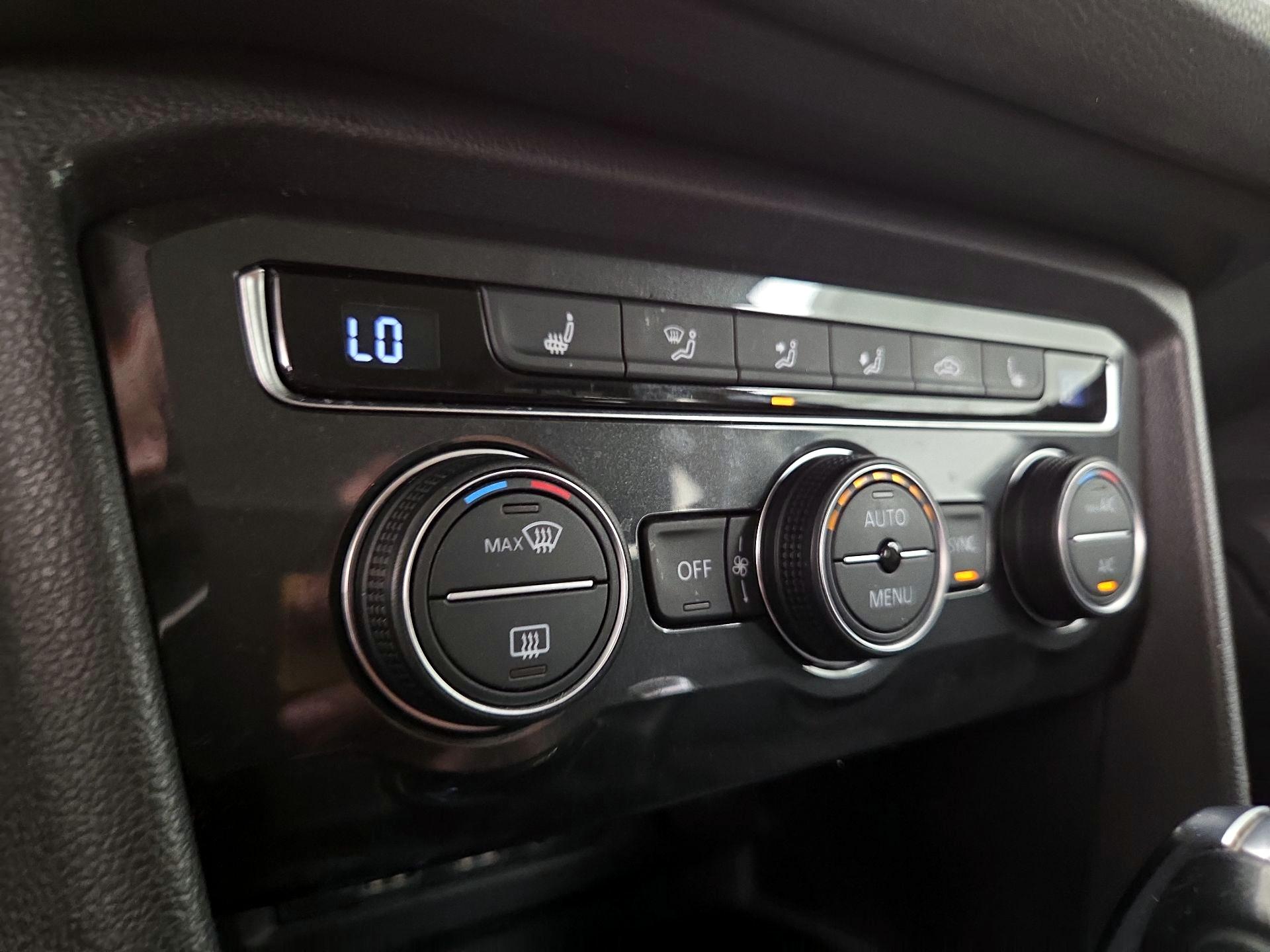 Thumbnail: 2019 Volkswagen Tiguan - 17