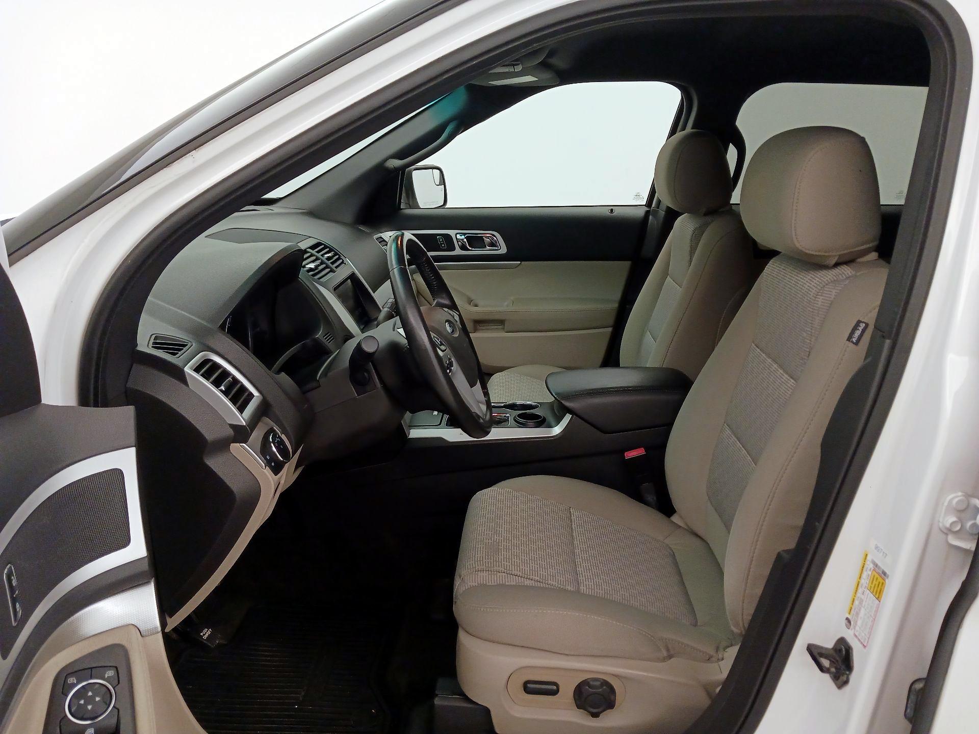 Thumbnail: 2015 Ford Explorer - 11