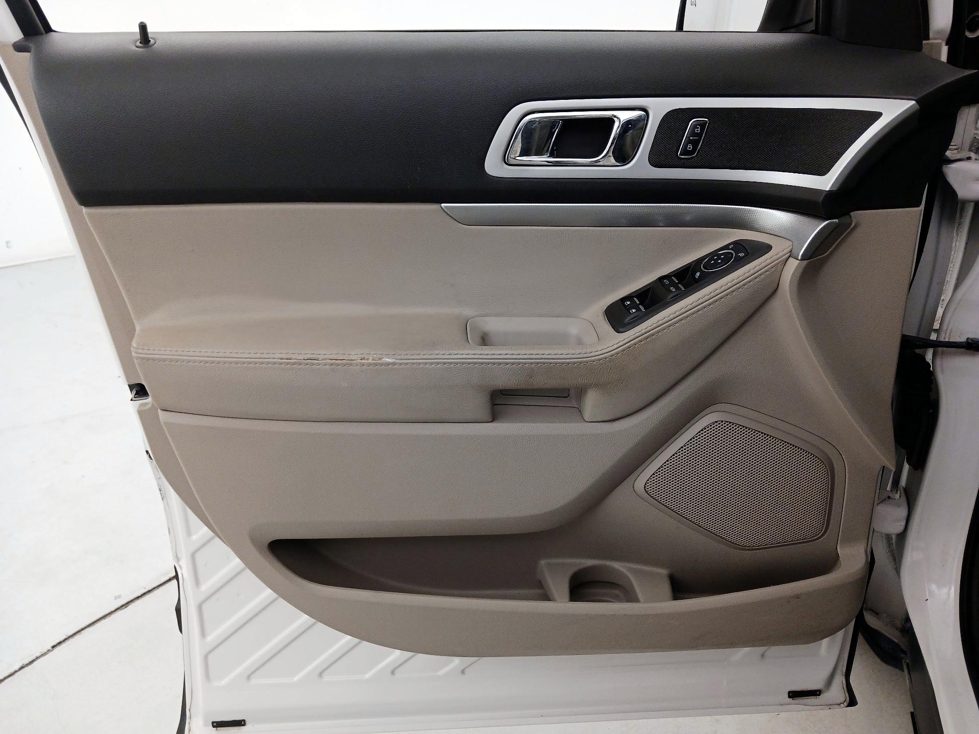 Thumbnail: 2015 Ford Explorer - 12