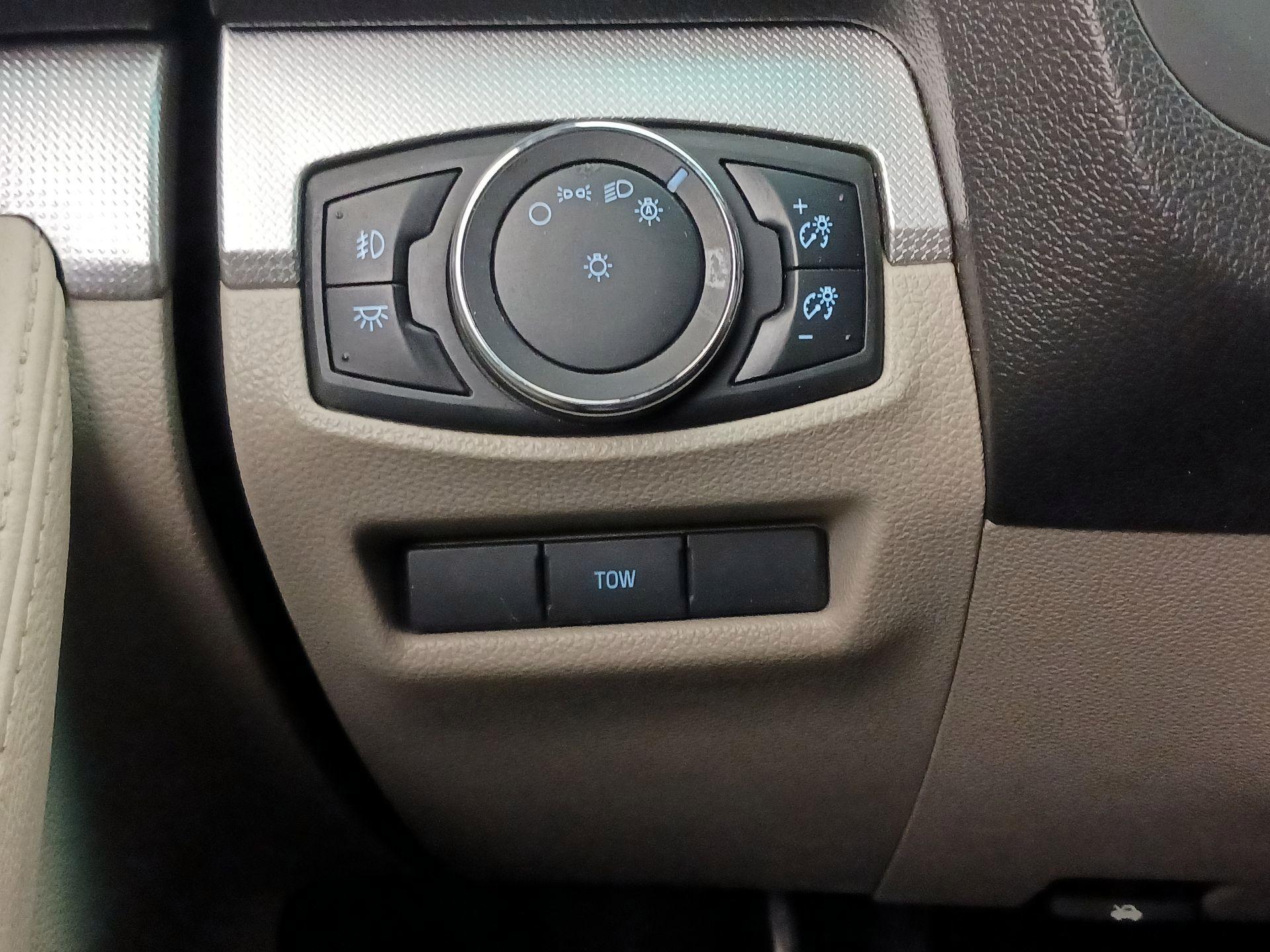Thumbnail: 2015 Ford Explorer - 13