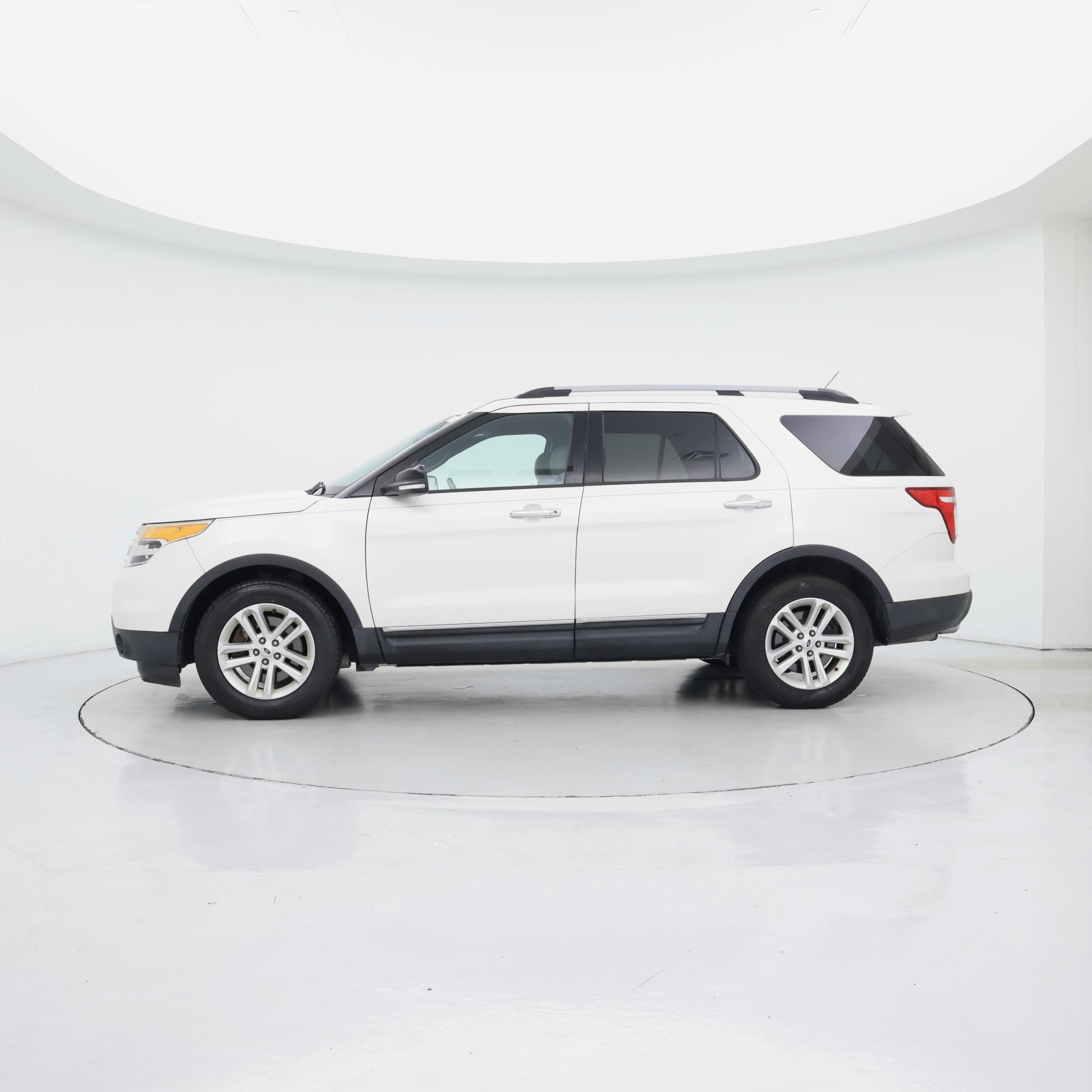 Thumbnail: 2015 Ford Explorer - 3