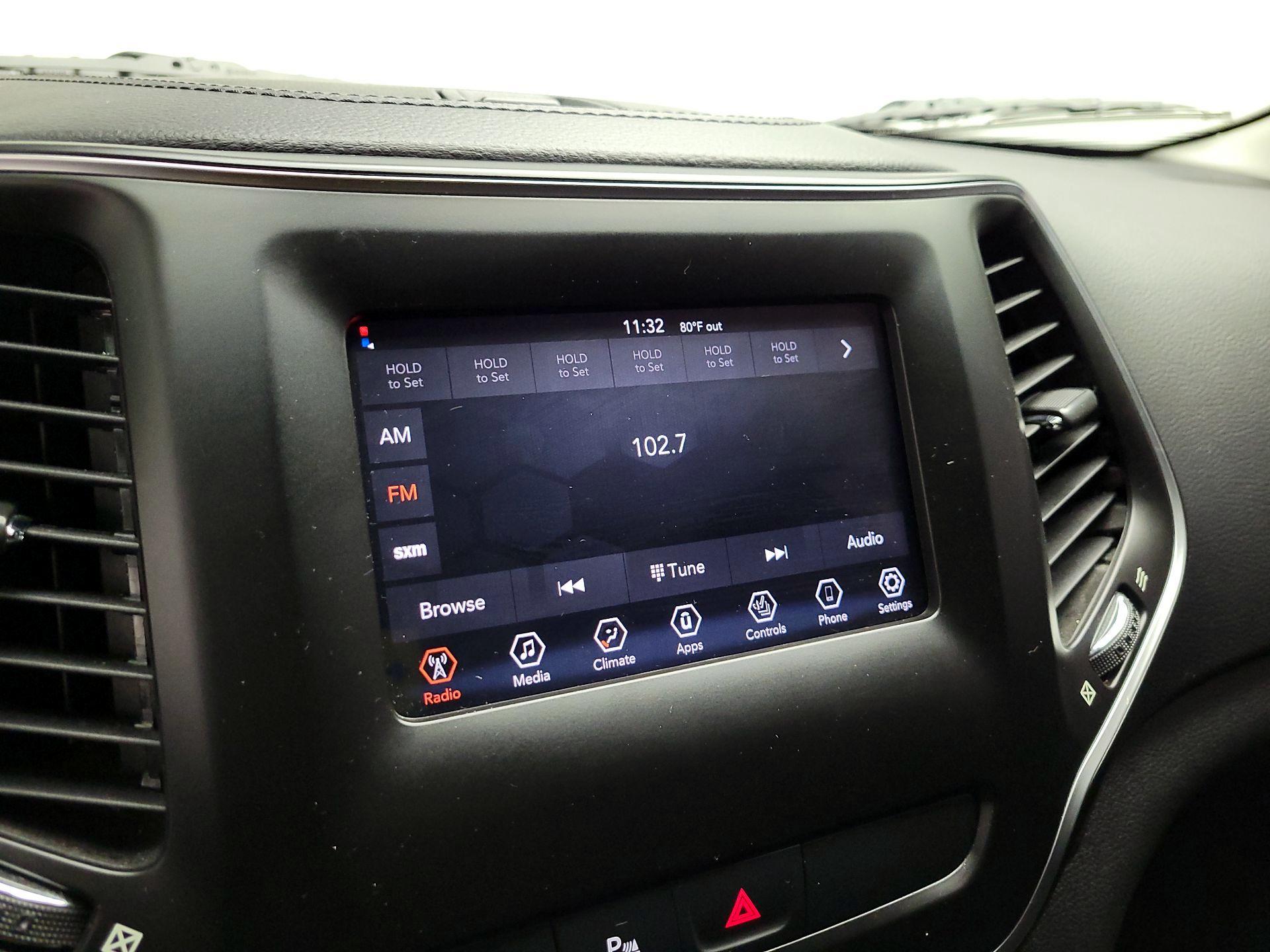 Thumbnail: 2020 Jeep Cherokee - 14