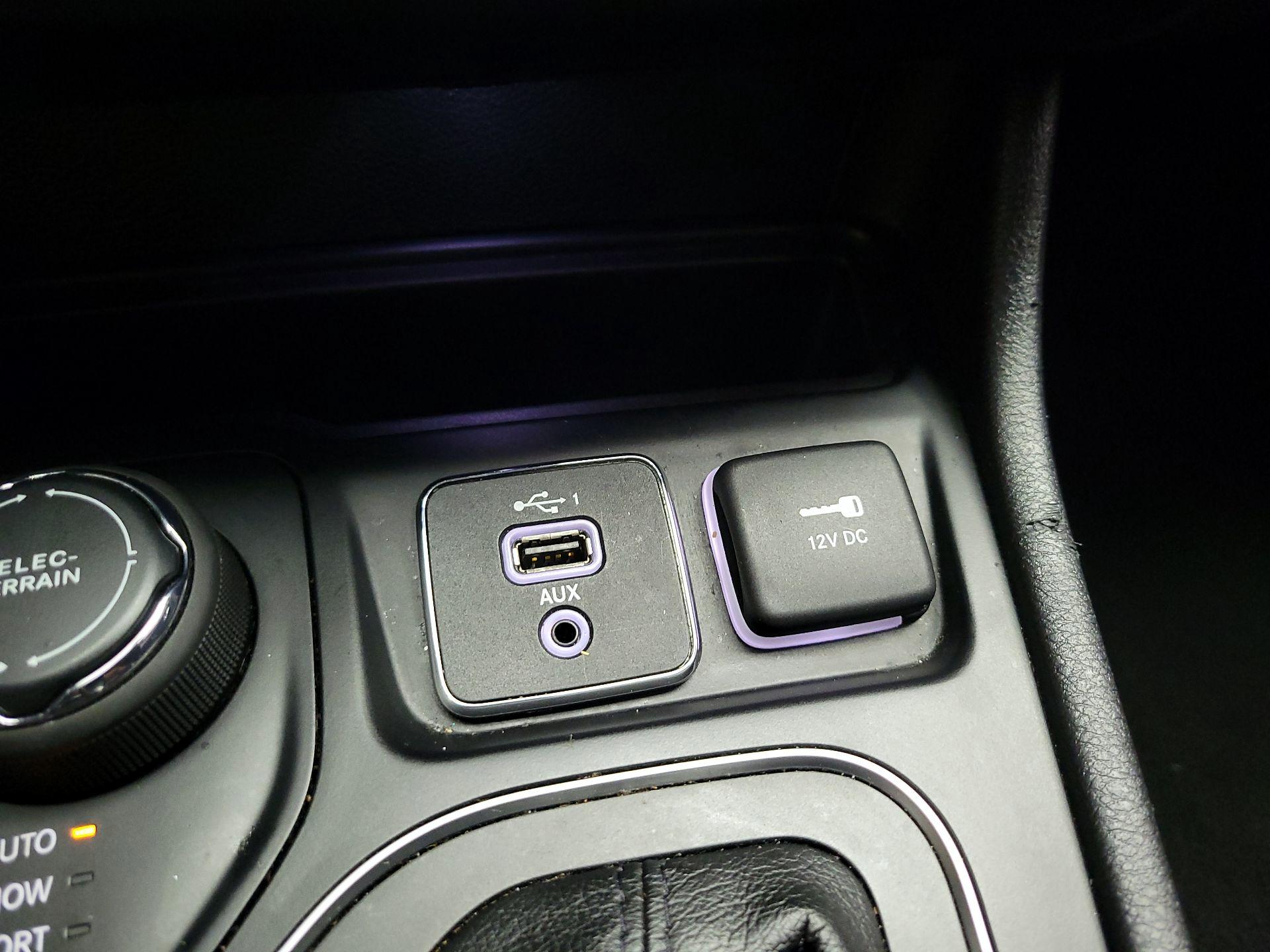 Thumbnail: 2020 Jeep Cherokee - 17