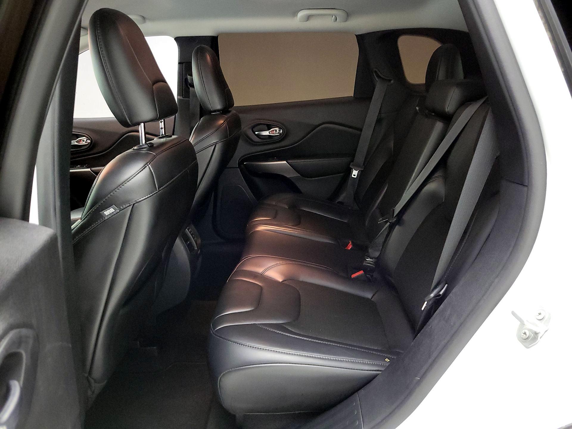 Thumbnail: 2020 Jeep Cherokee - 18