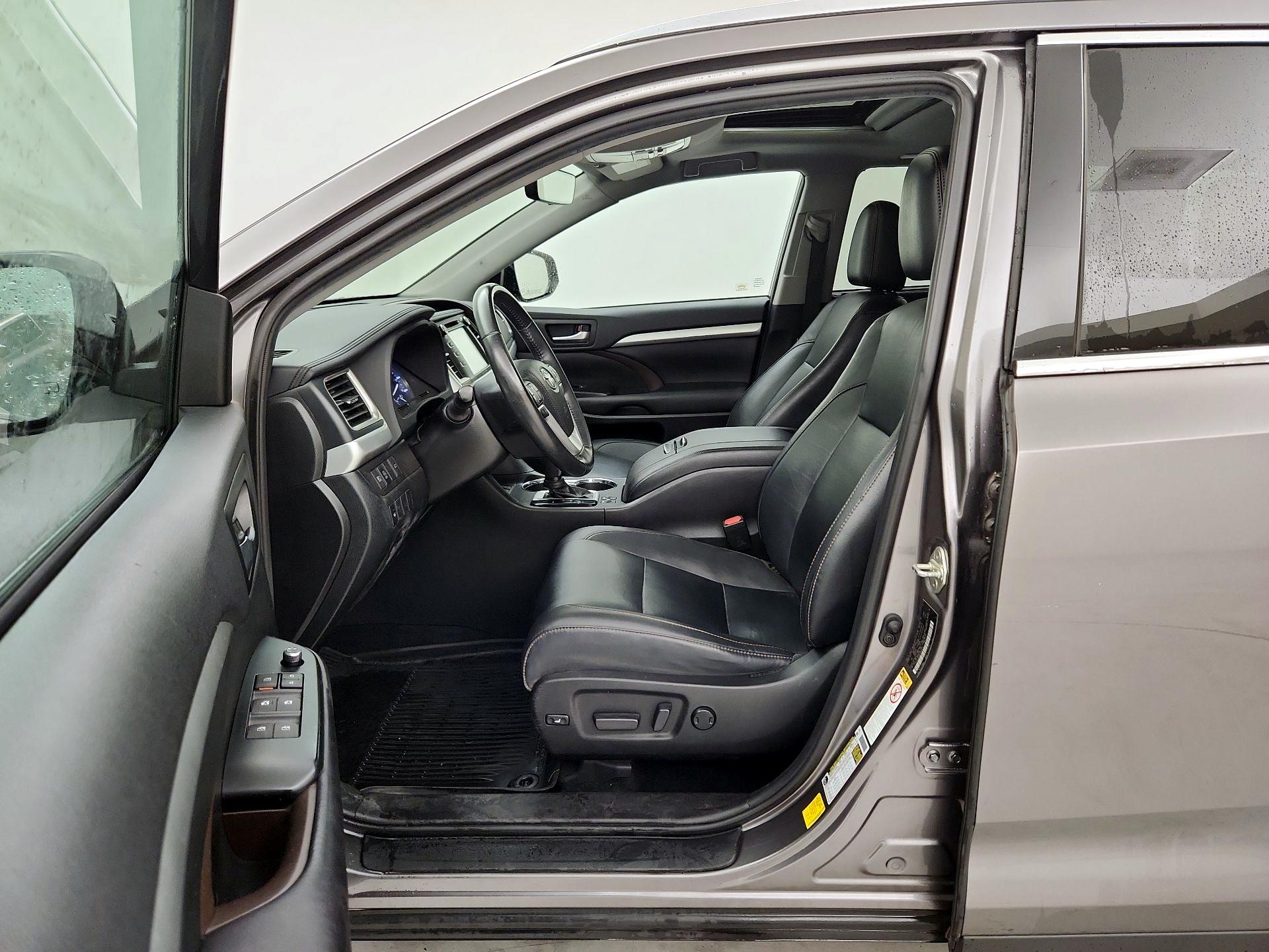 Thumbnail: 2019 Toyota Highlander - 11