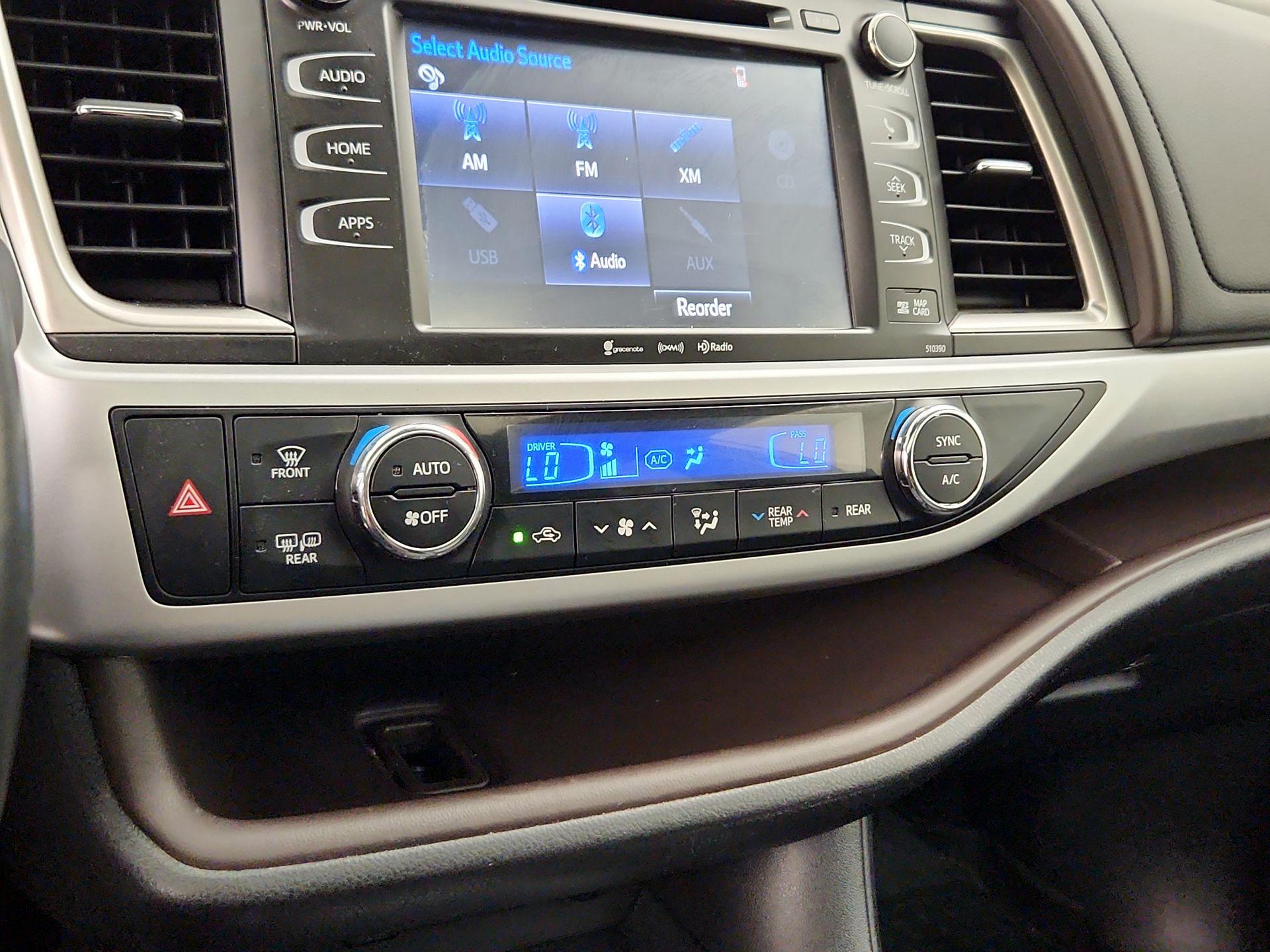 Thumbnail: 2019 Toyota Highlander - 16