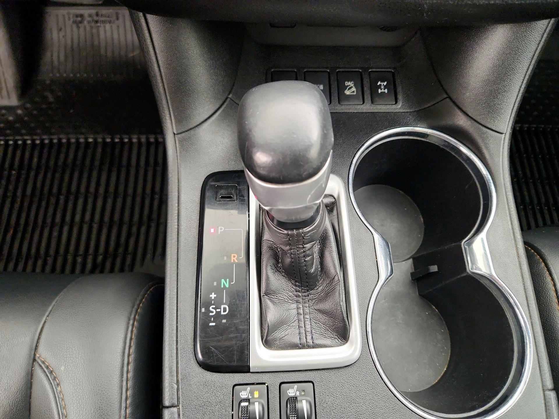 Thumbnail: 2019 Toyota Highlander - 17