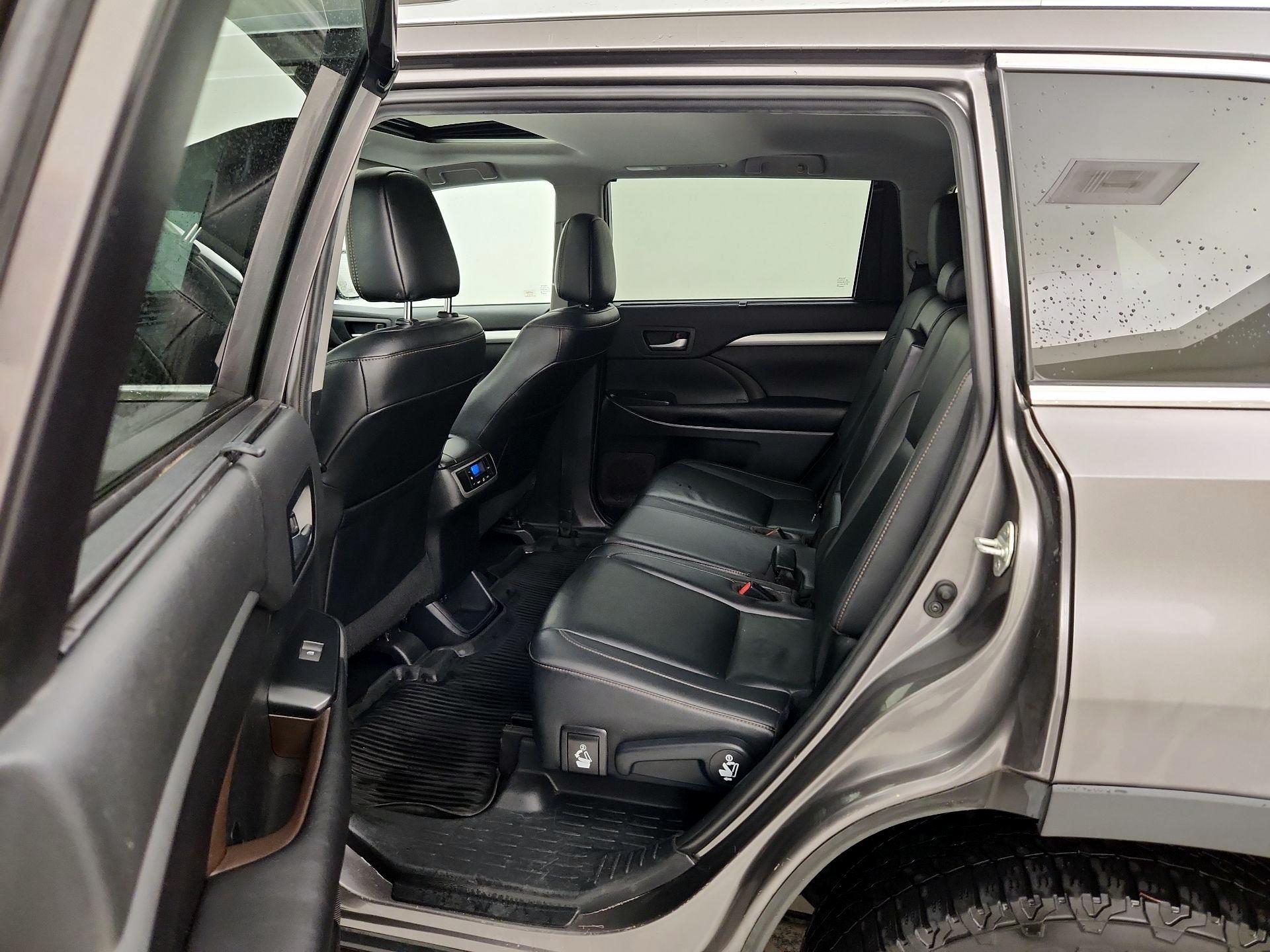 Thumbnail: 2019 Toyota Highlander - 20