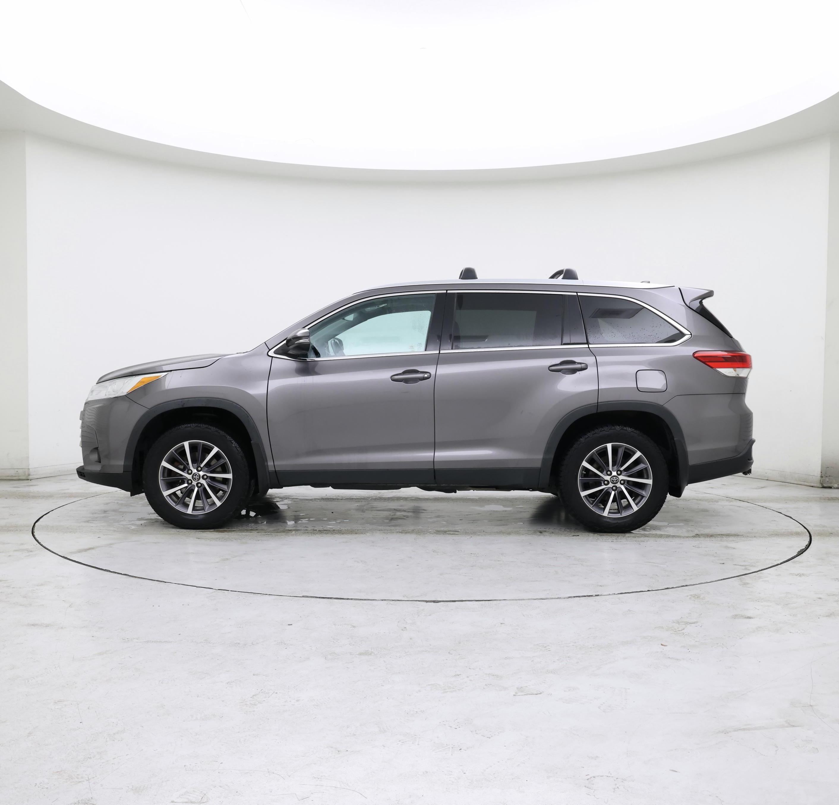Thumbnail: 2019 Toyota Highlander - 3