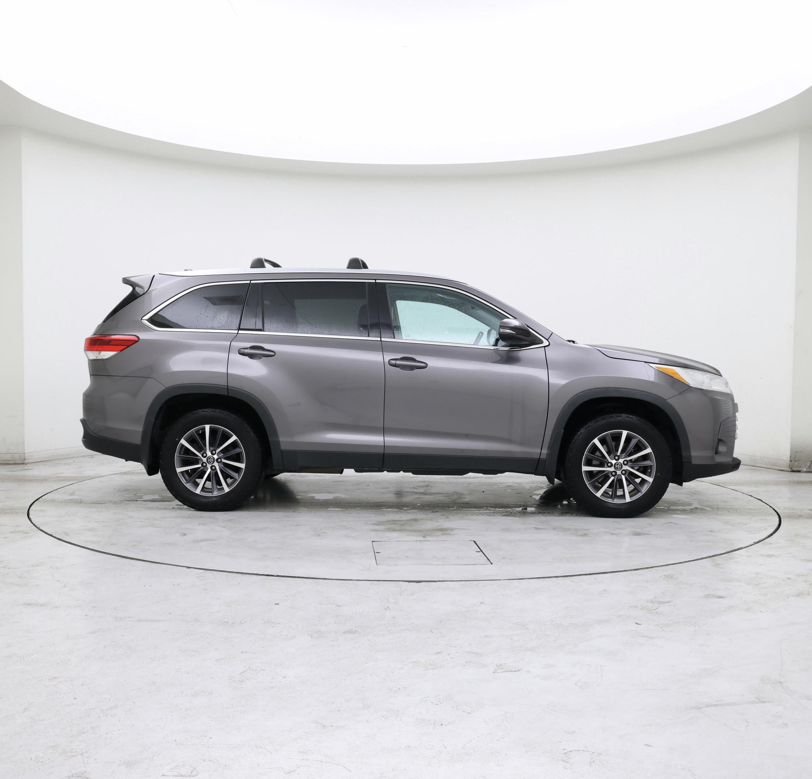 Thumbnail: 2019 Toyota Highlander - 7