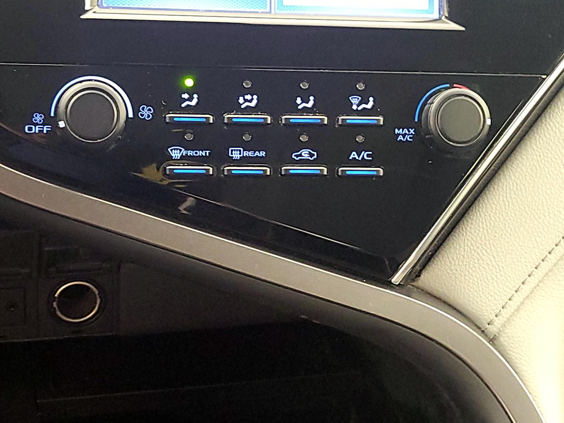 Thumbnail: 2018 Toyota Camry - 16