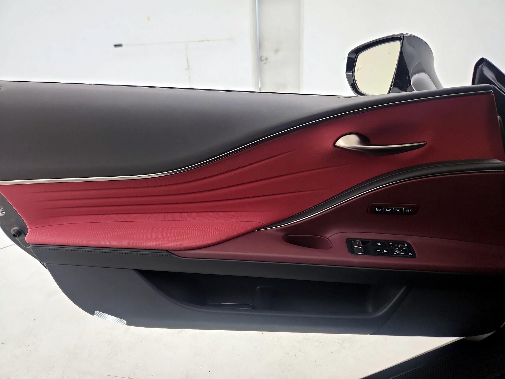 Thumbnail: 2021 Lexus LC - 12