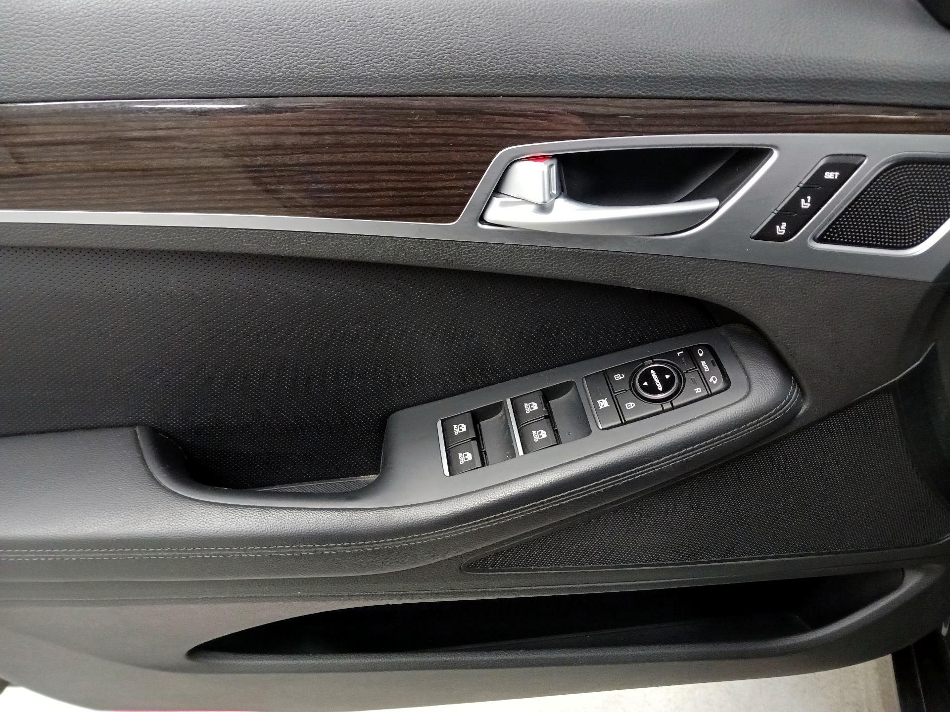 Thumbnail: 2018 Genesis G80 - 12