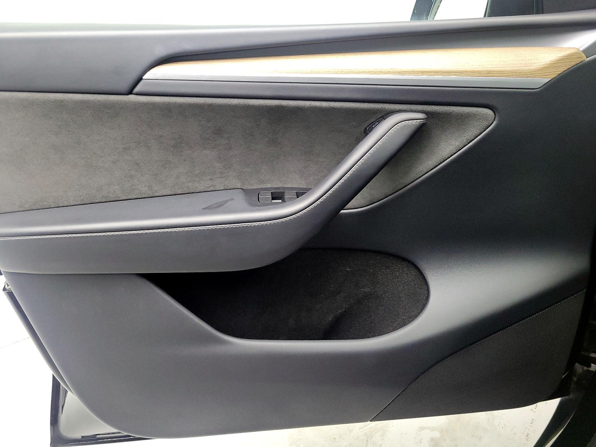 Thumbnail: 2023 Tesla Model Y - 12