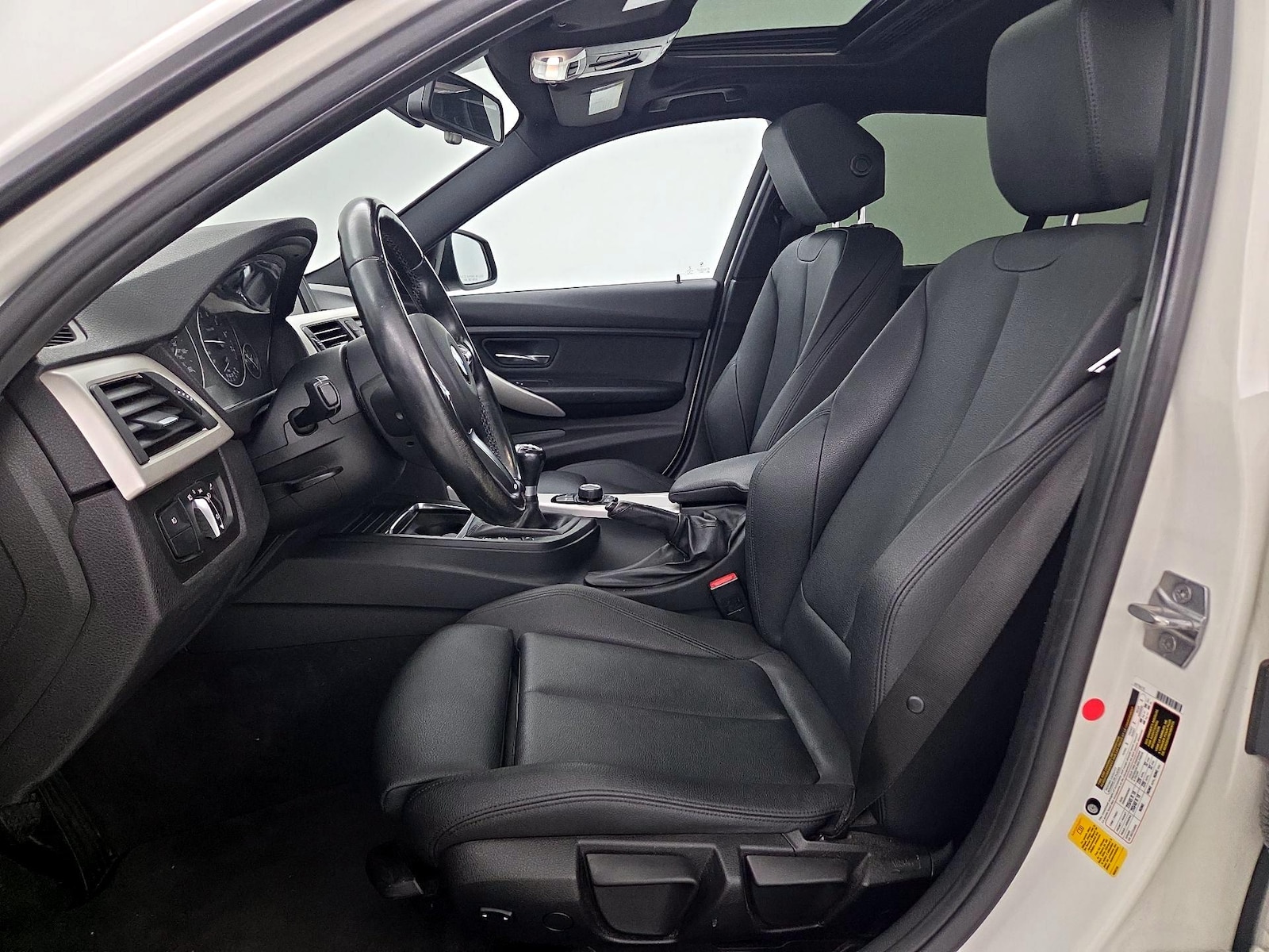 2017 BMW 3 Series 320i - Photo 12