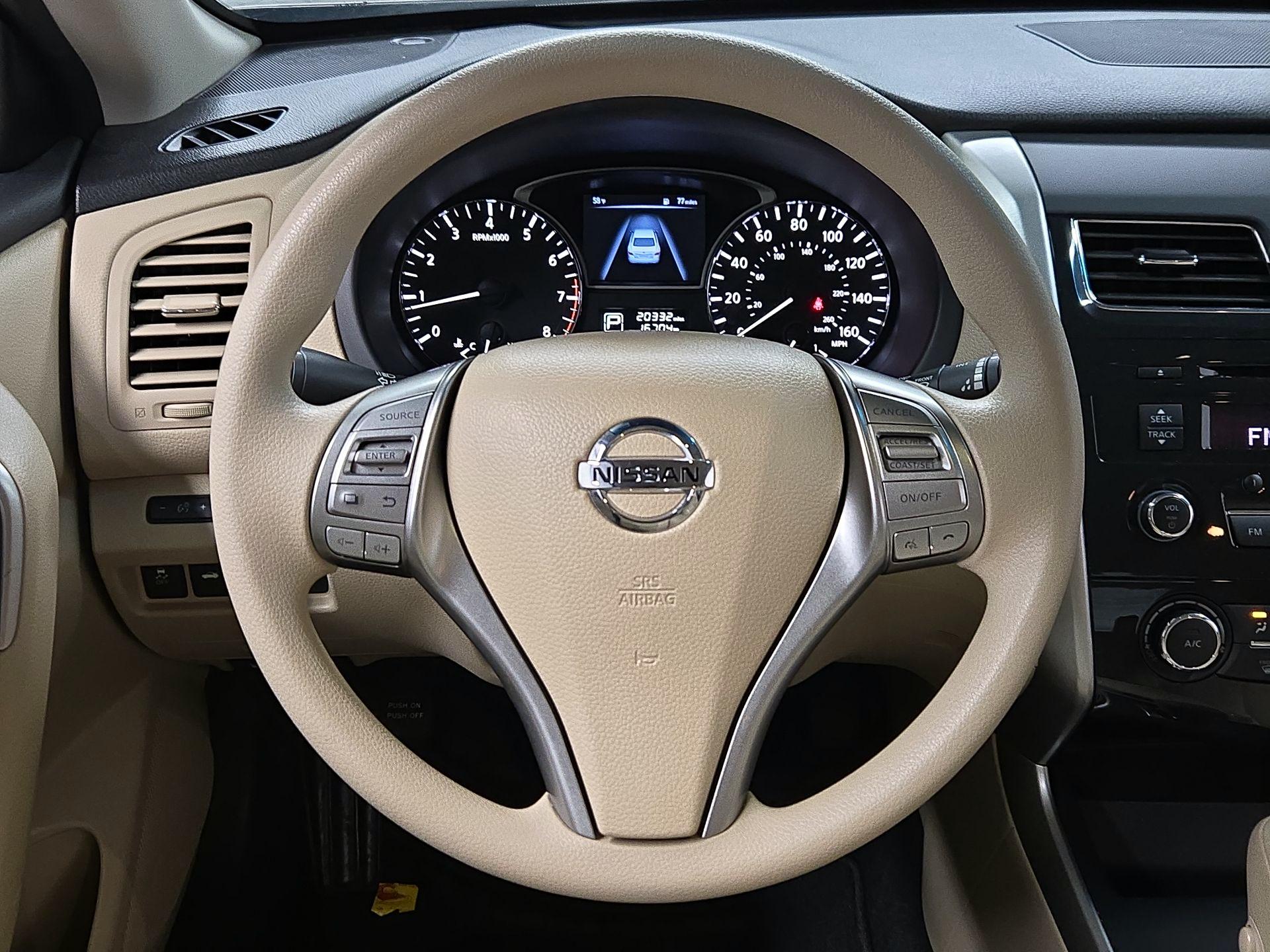 Thumbnail: 2015 Nissan Altima - 10