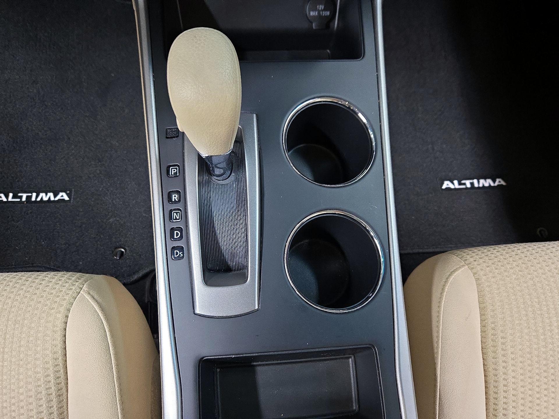Thumbnail: 2015 Nissan Altima - 16