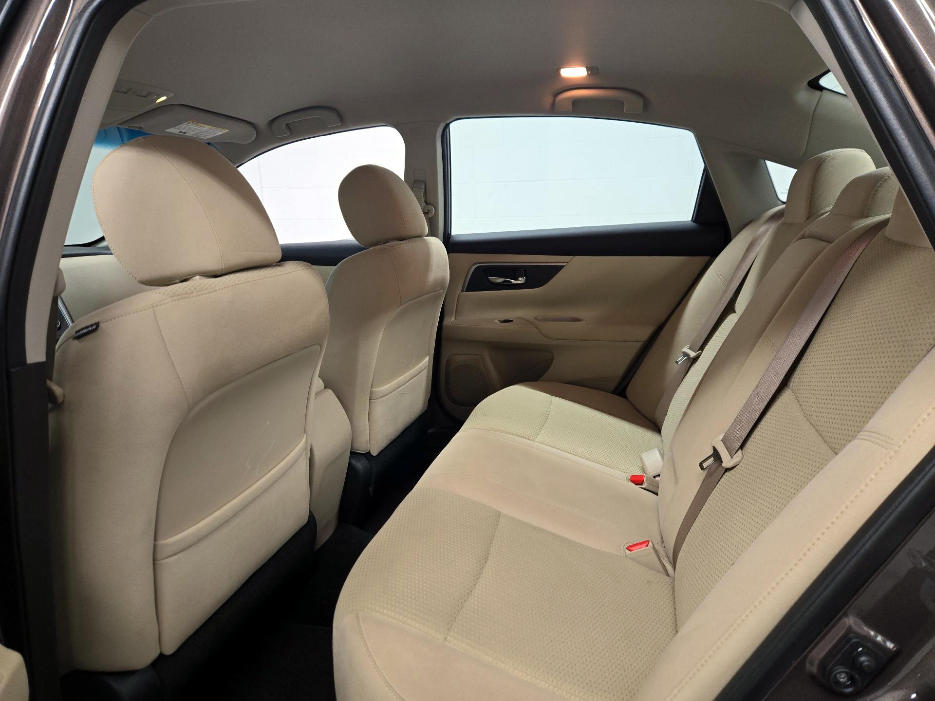 Thumbnail: 2015 Nissan Altima - 18