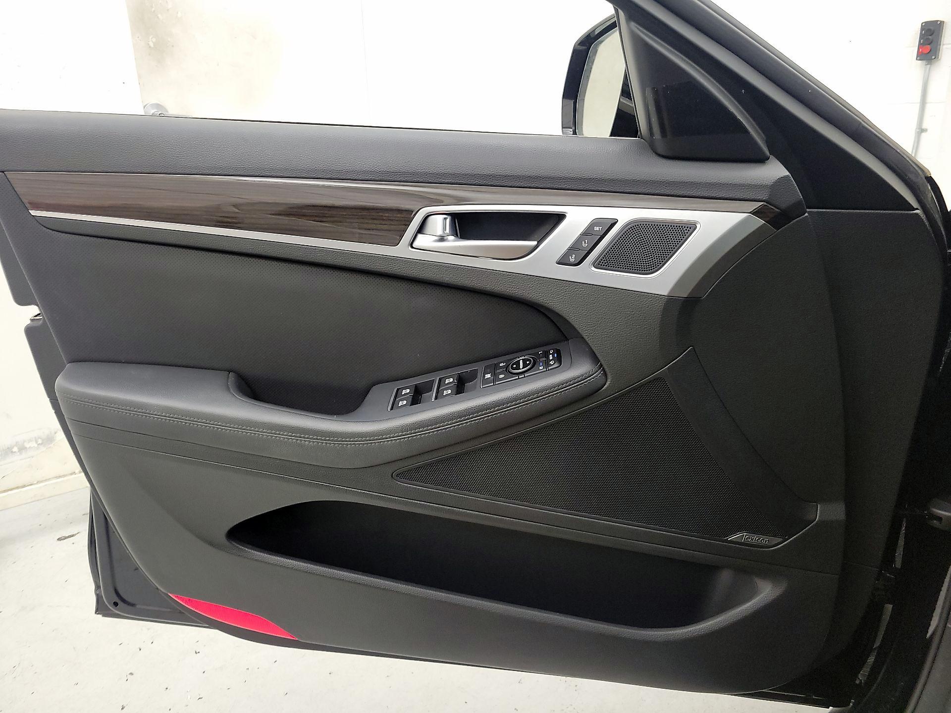 Thumbnail: 2017 Genesis G80 - 12