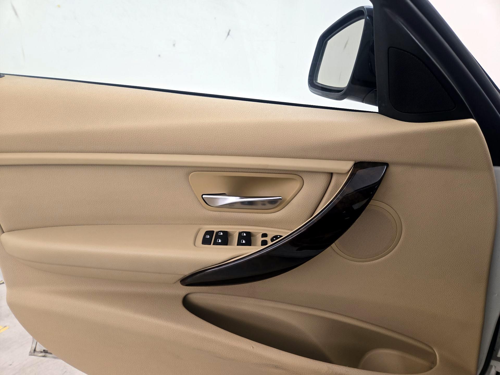 Thumbnail: 2015 BMW 3 Series - 12