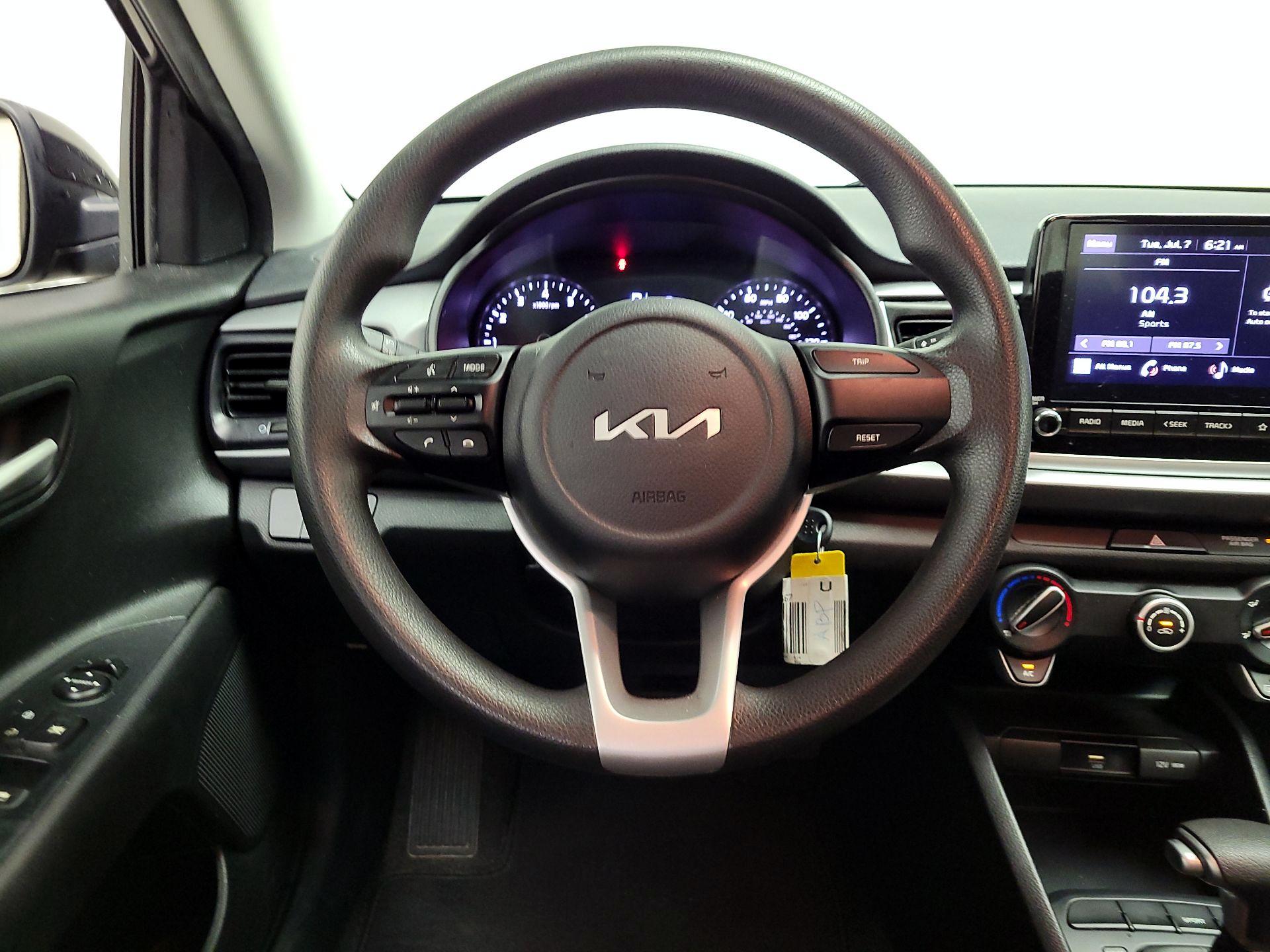 Thumbnail: 2022 Kia Rio - 10