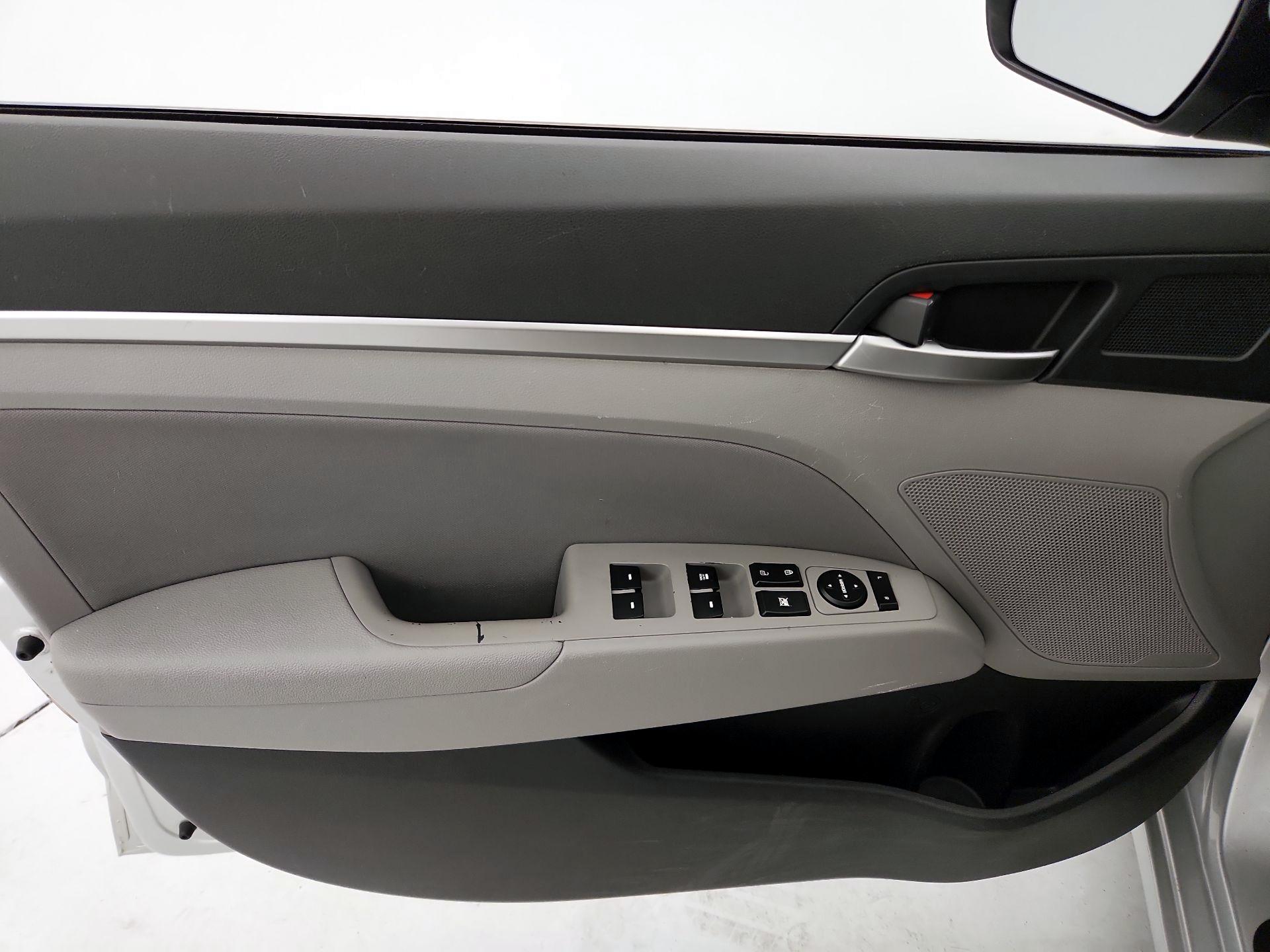 Thumbnail: 2019 Hyundai Elantra - 12