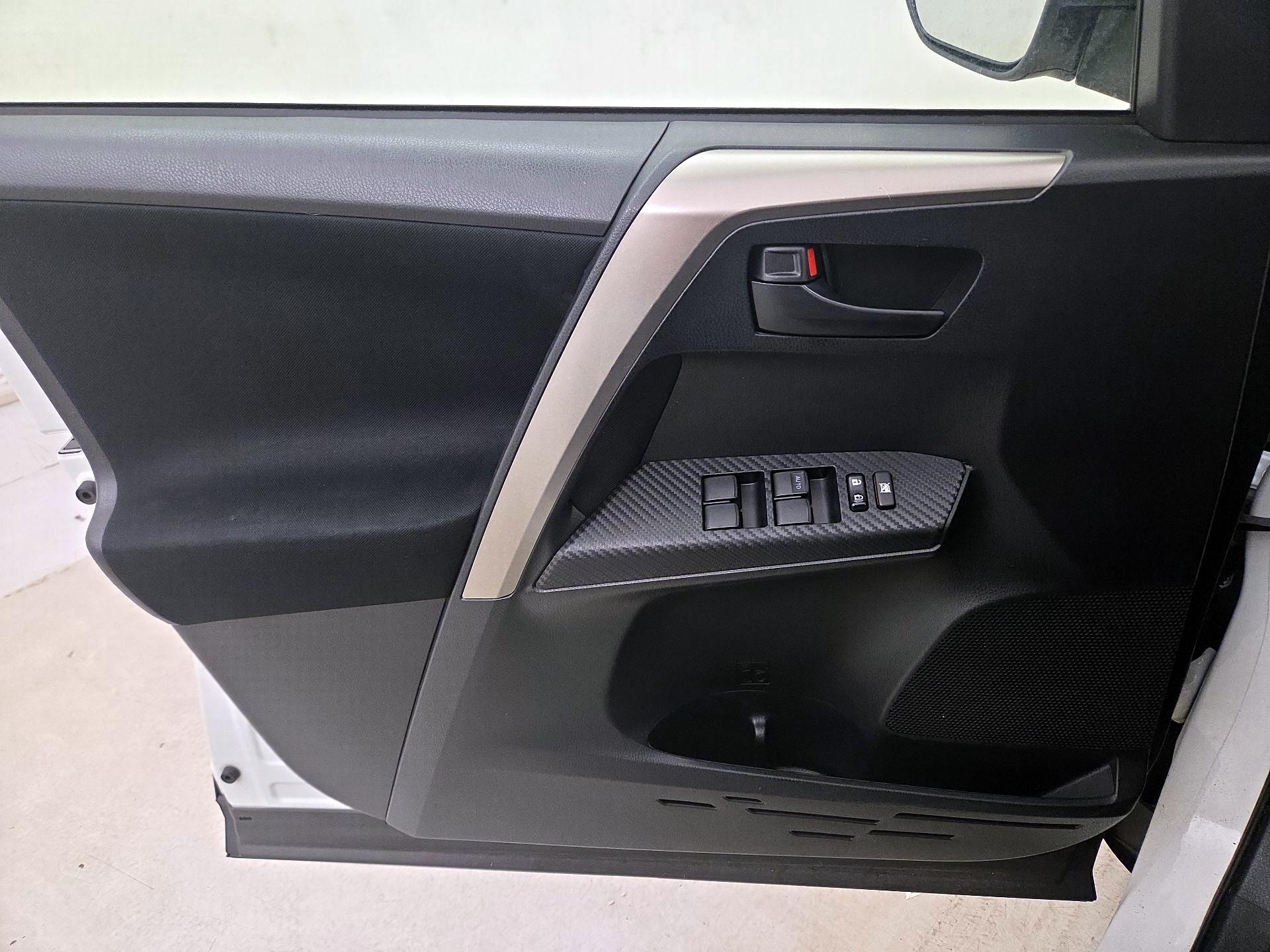 Thumbnail: 2014 Toyota RAV4 - 12