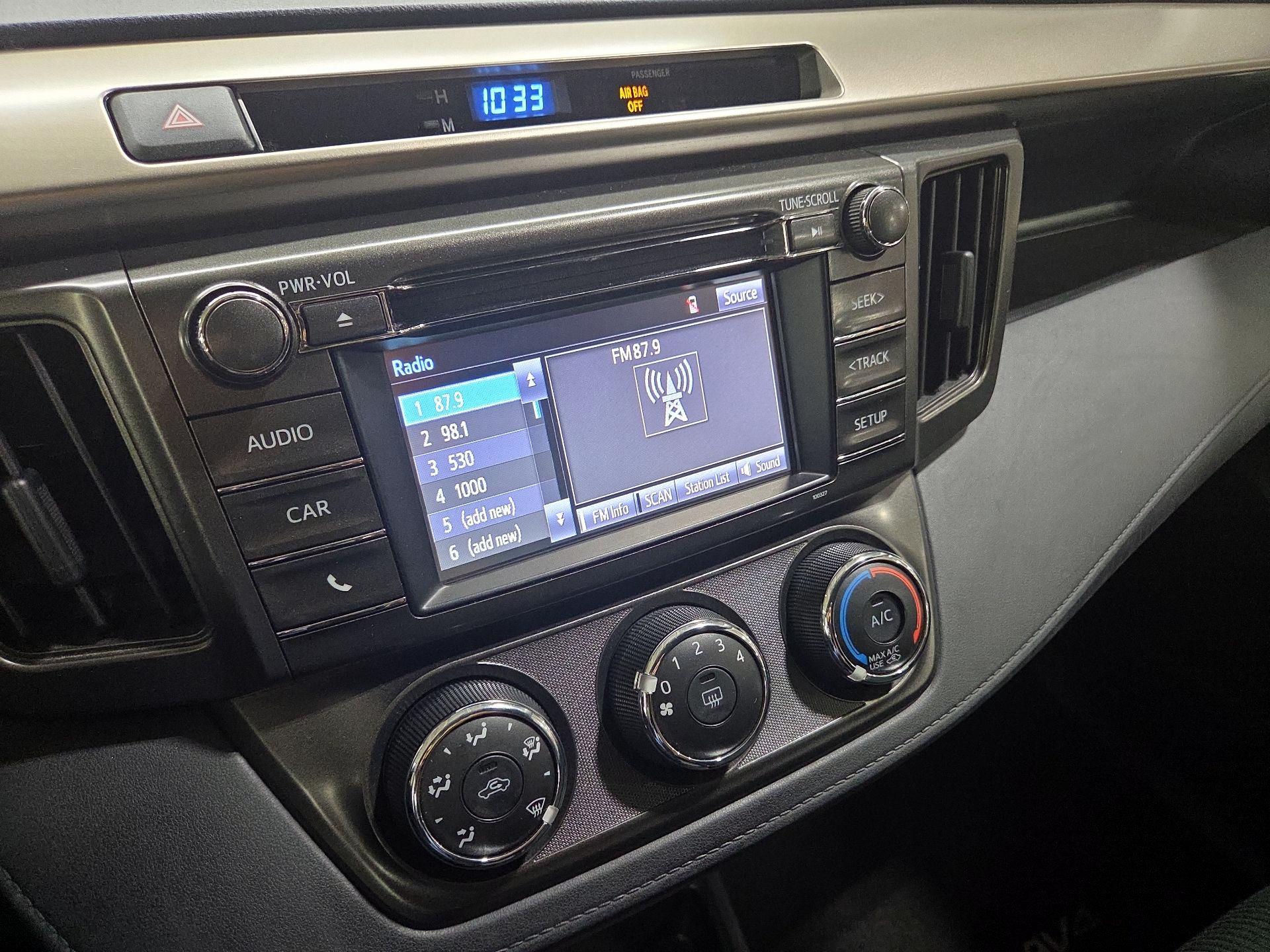 Thumbnail: 2014 Toyota RAV4 - 15