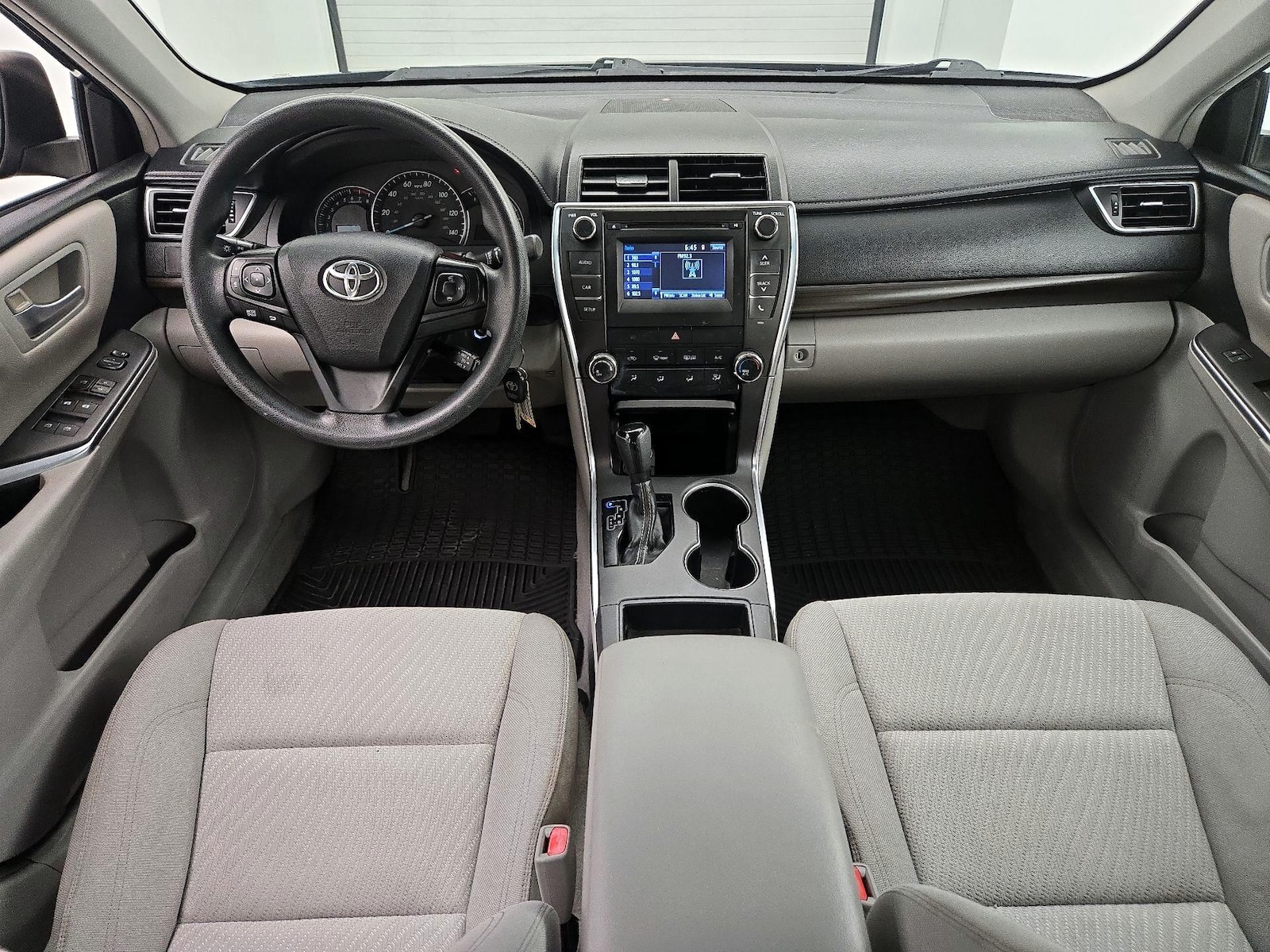 2015 Toyota Camry LE - Photo 10