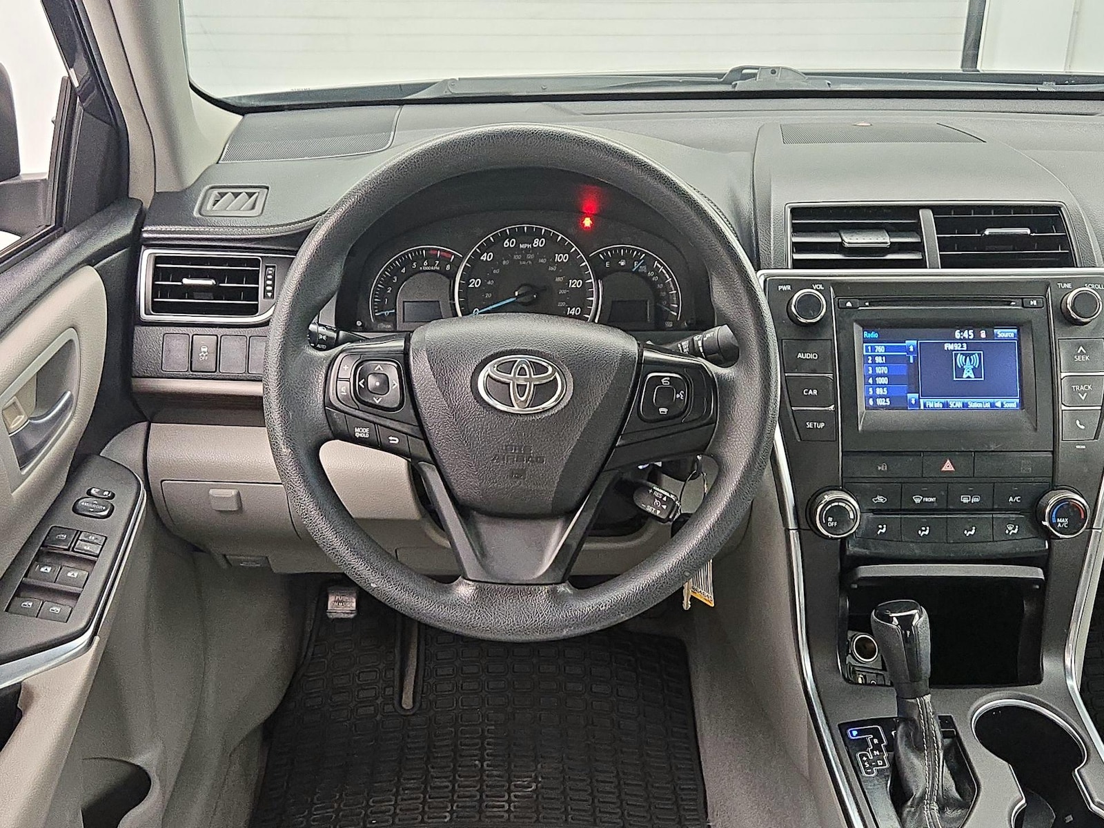 2015 Toyota Camry LE - Photo 11