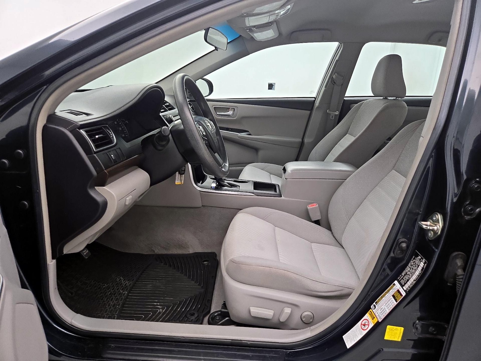 2015 Toyota Camry LE - Photo 12