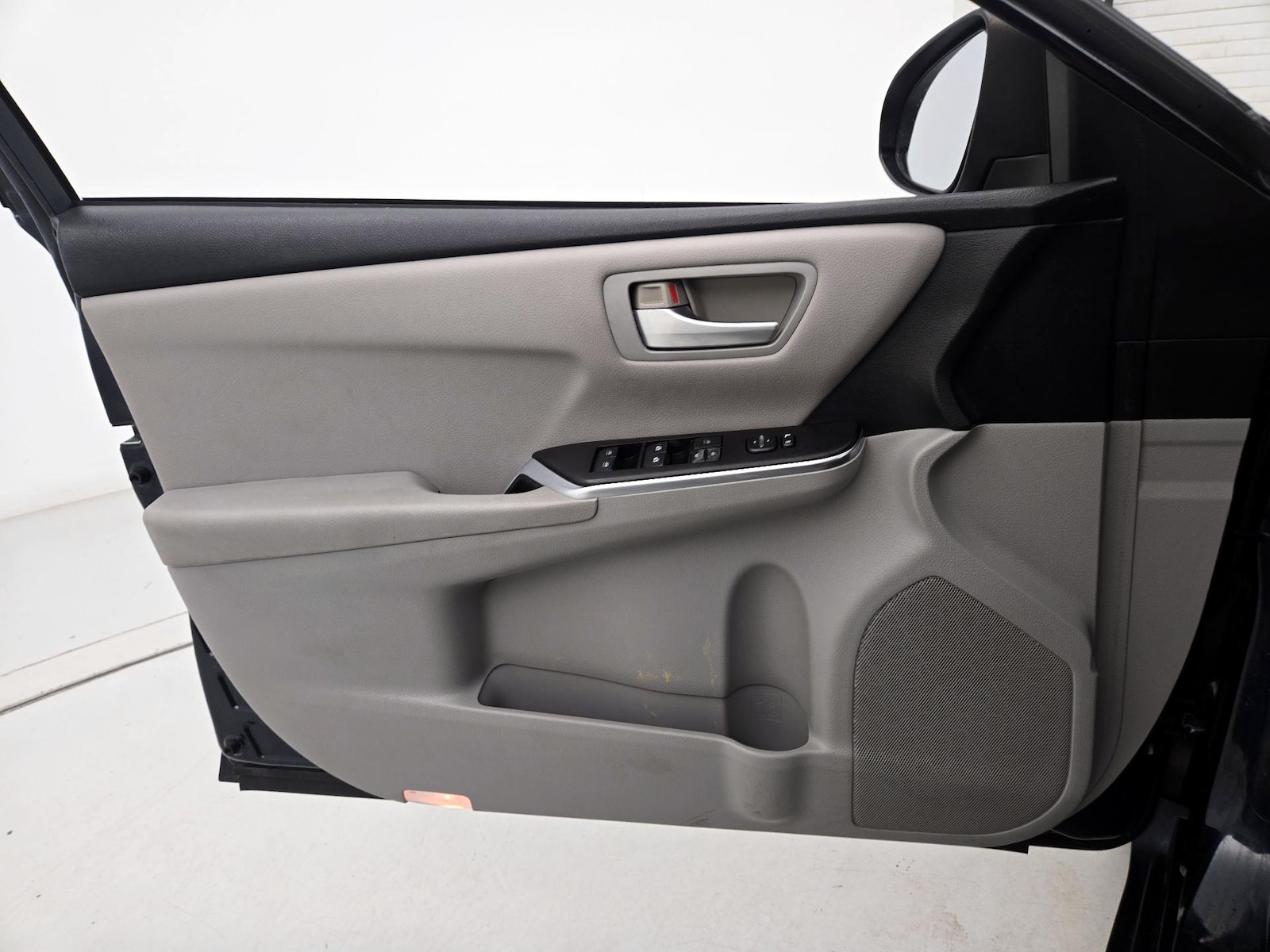 2015 Toyota Camry LE - Photo 13