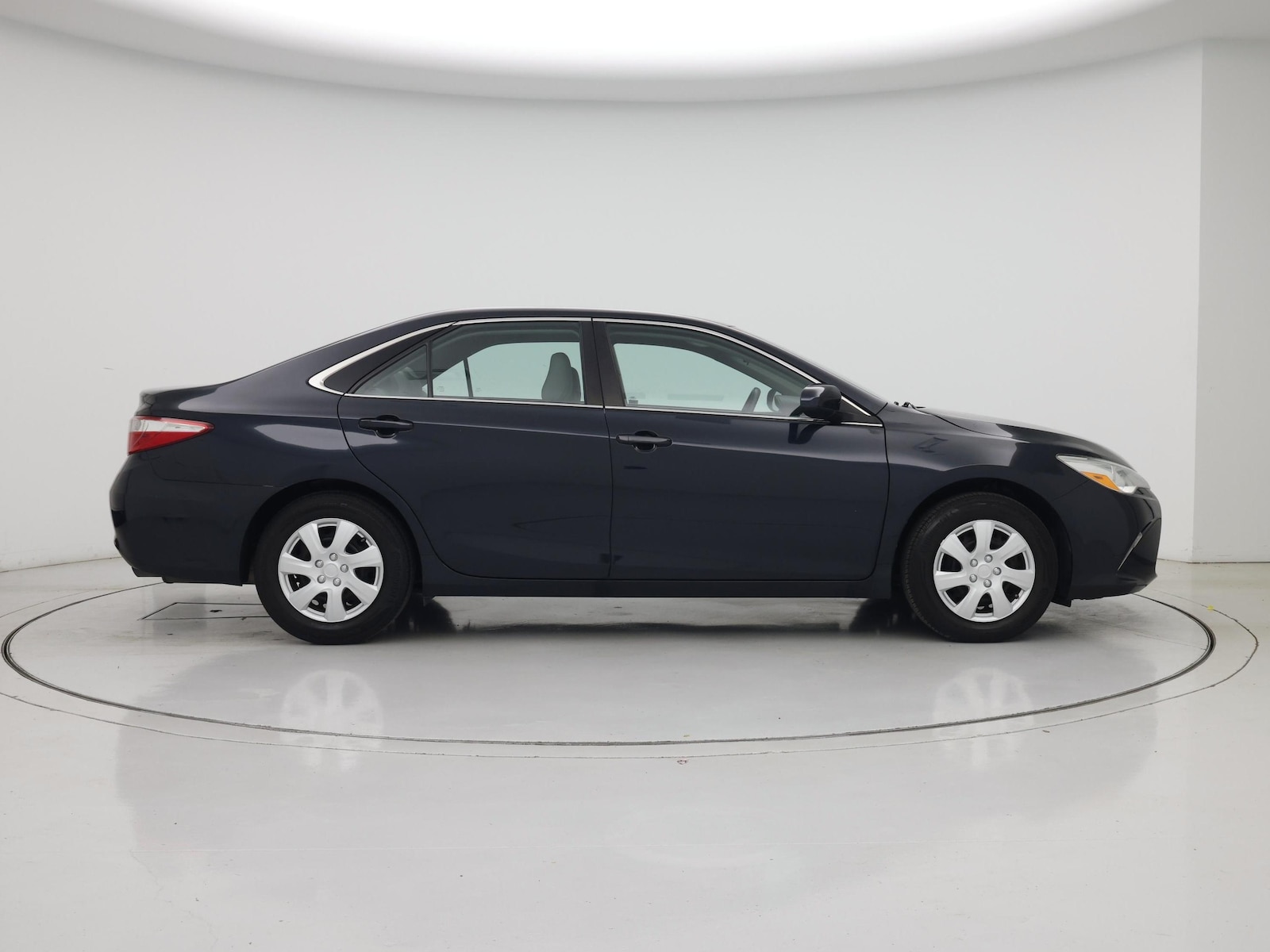2015 Toyota Camry LE - Photo 8
