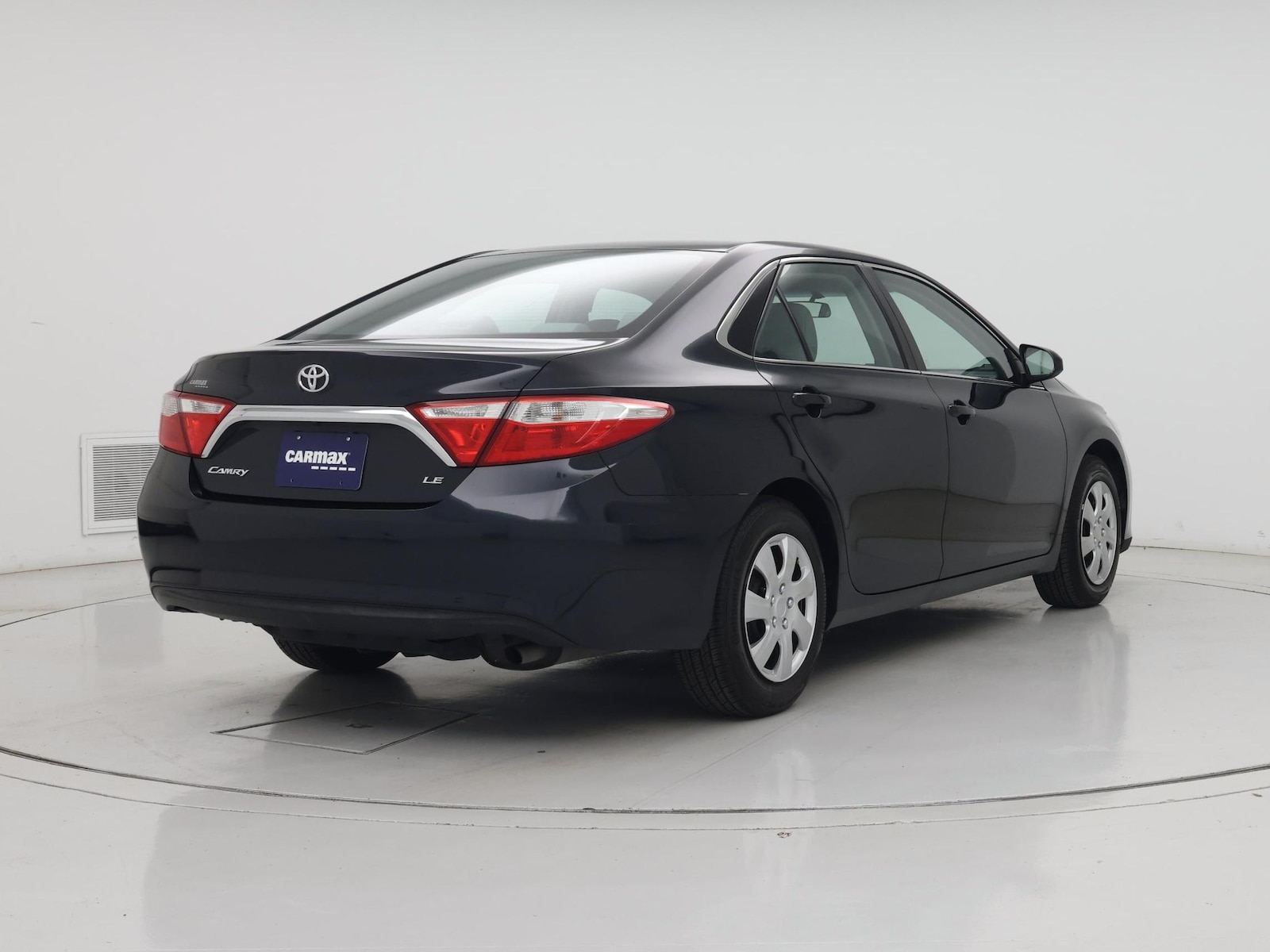 2015 Toyota Camry LE - Photo 9