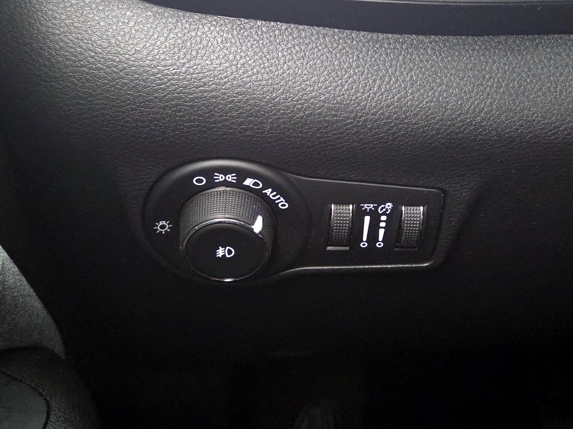 Thumbnail: 2023 Jeep Compass - 13