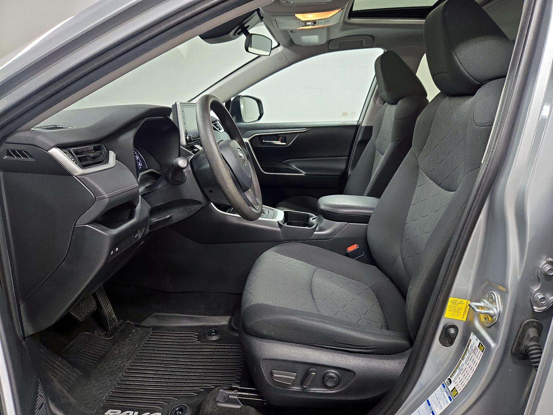 Thumbnail: 2020 Toyota RAV4 - 11