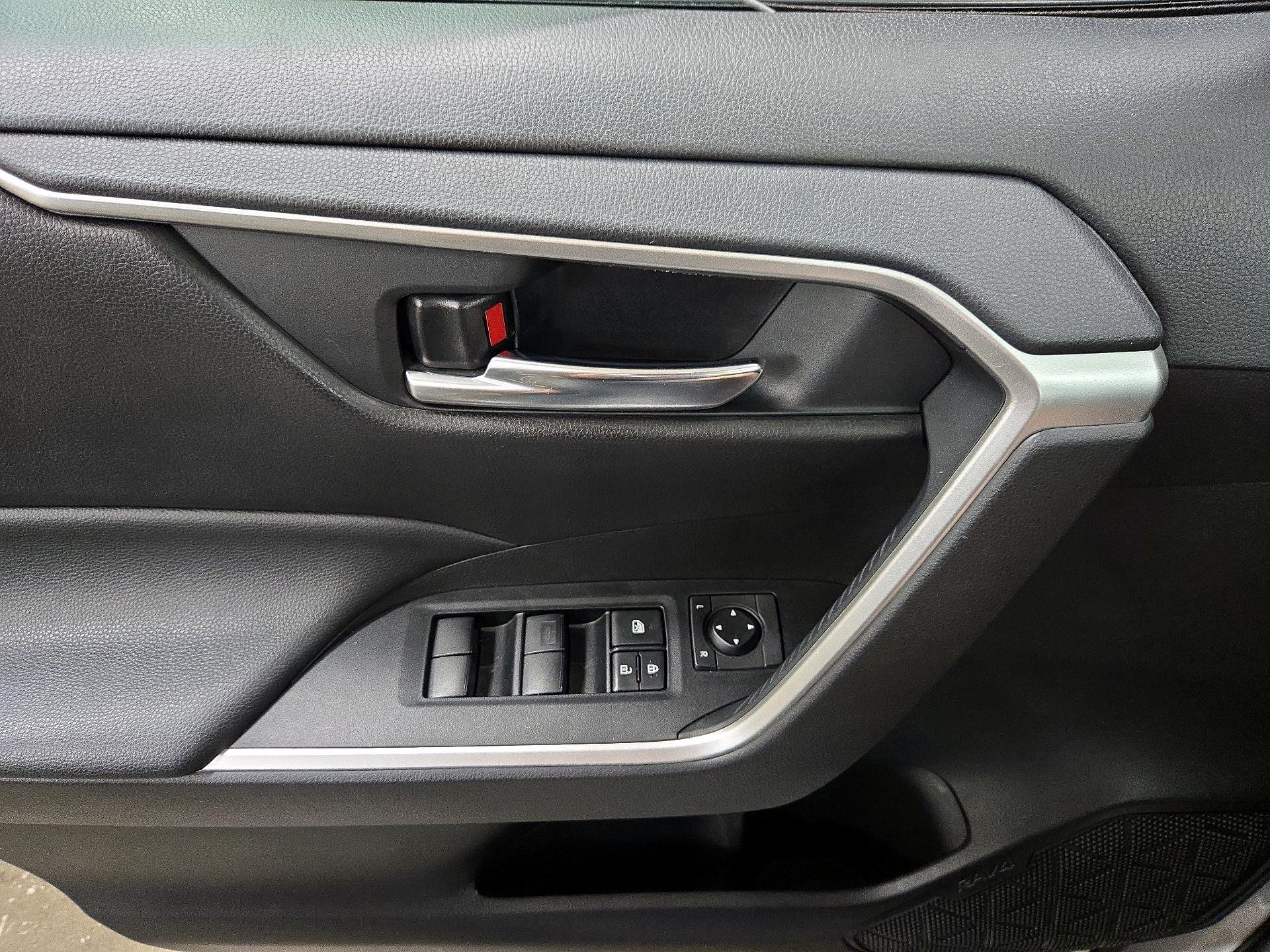 Thumbnail: 2020 Toyota RAV4 - 14