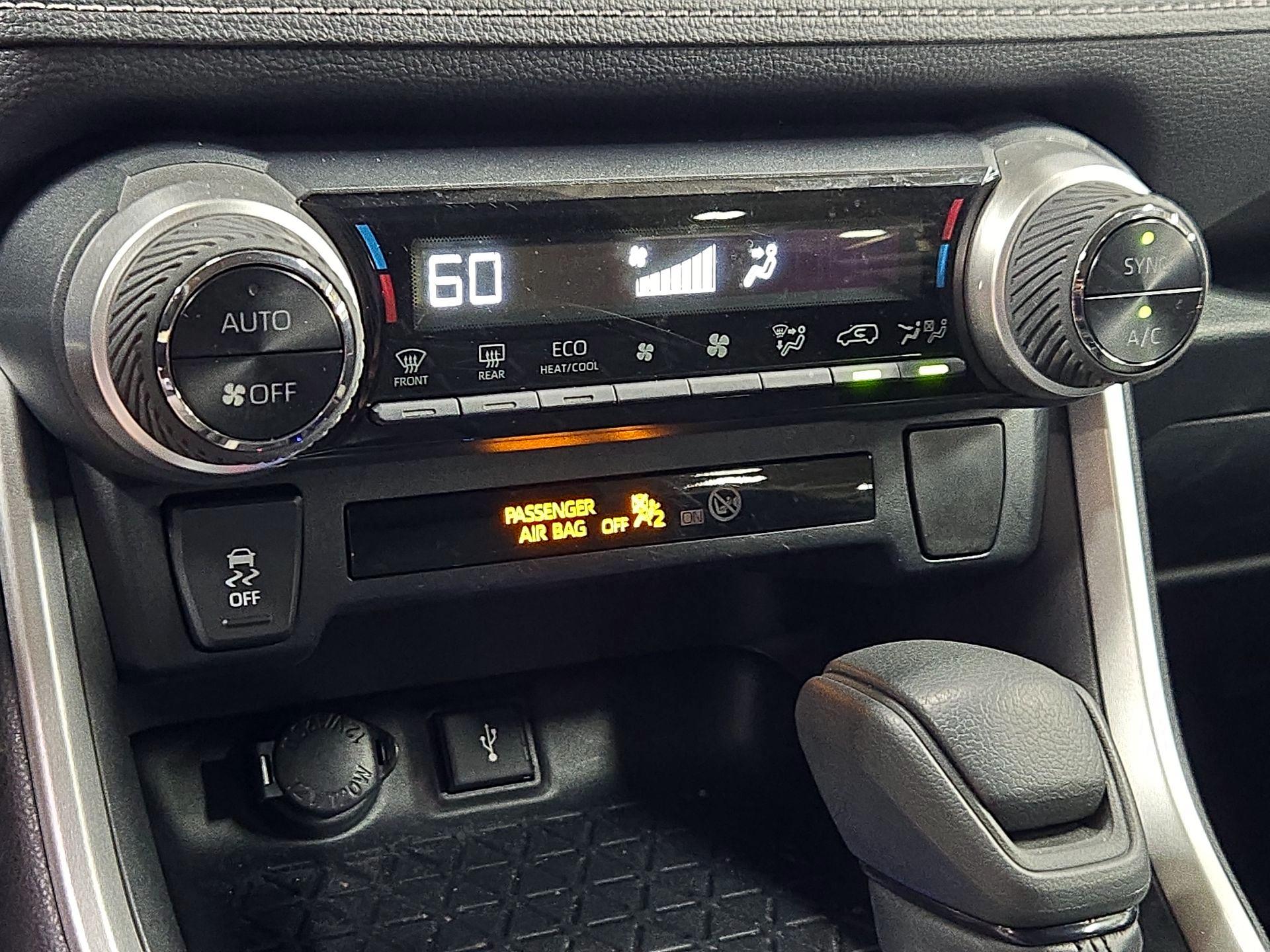 Thumbnail: 2020 Toyota RAV4 - 16