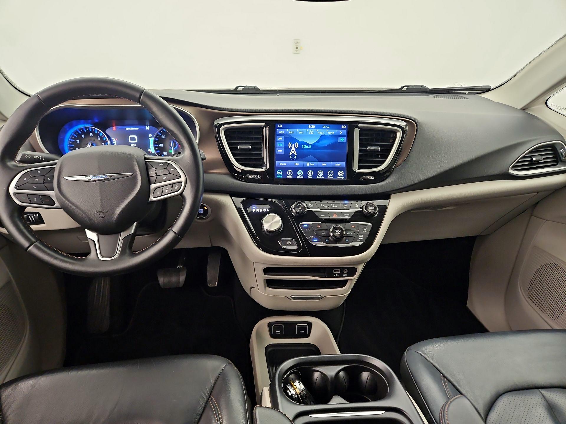 Thumbnail: 2018 Chrysler Pacifica - 9