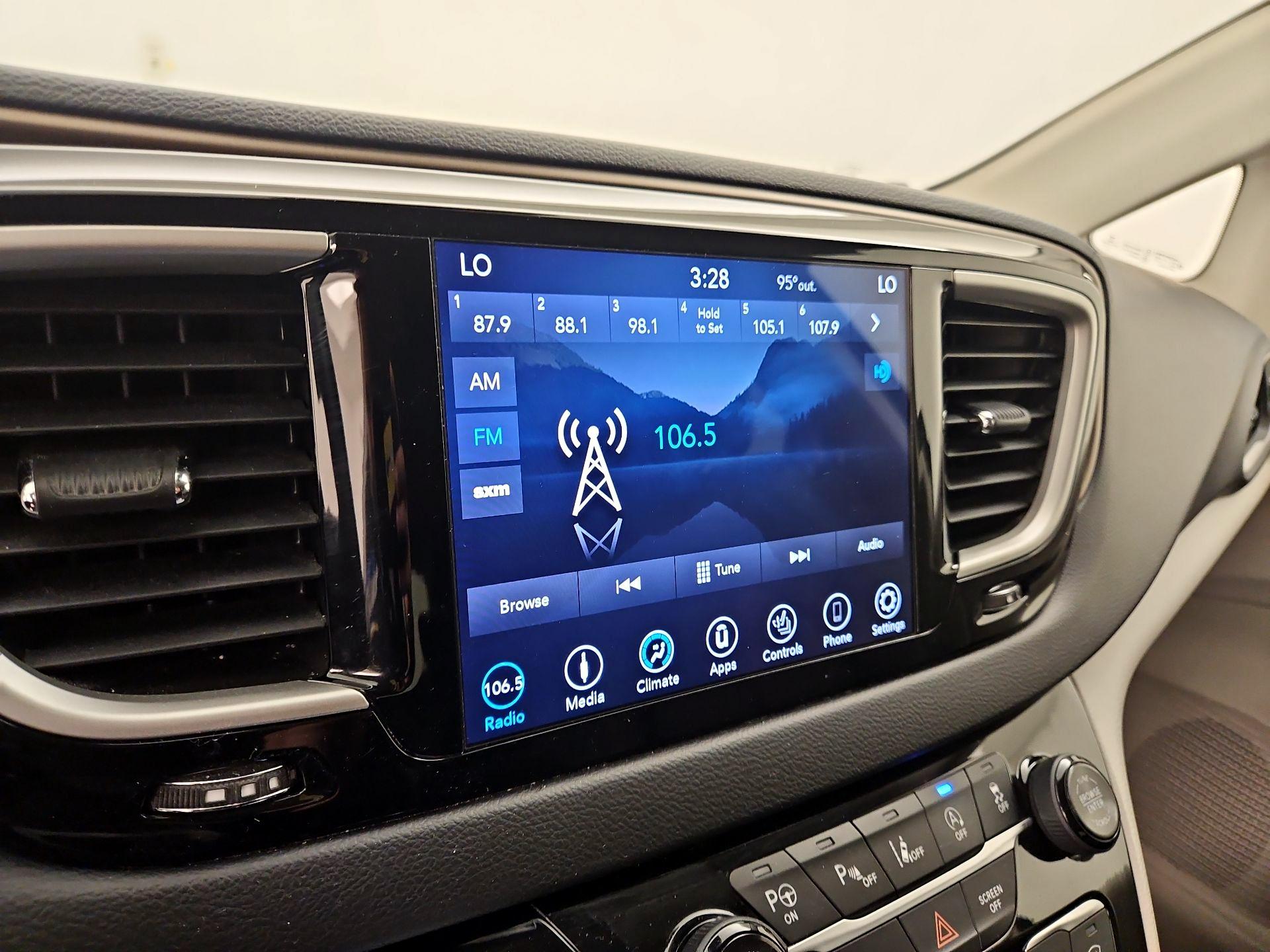 Thumbnail: 2018 Chrysler Pacifica - 15