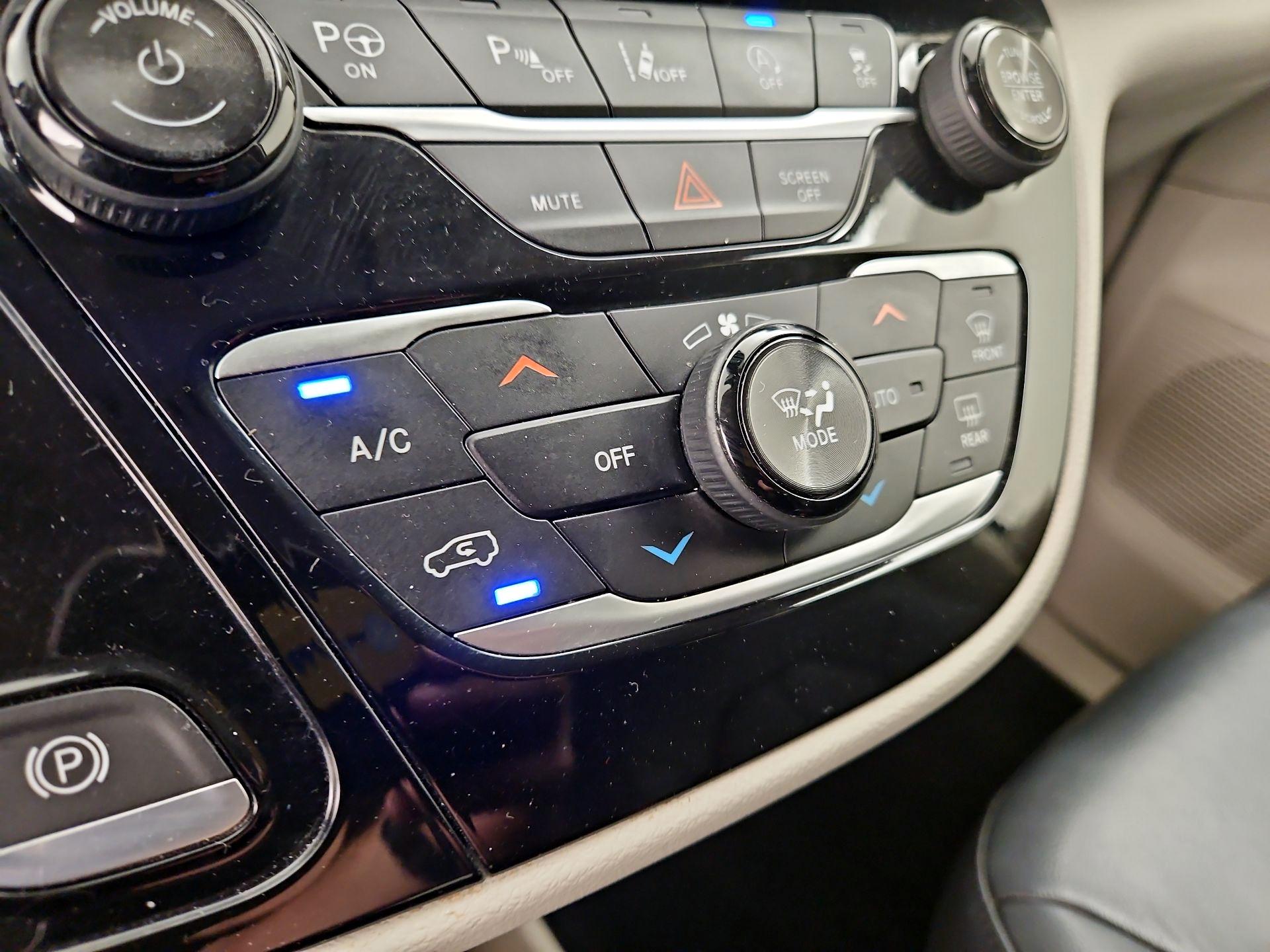 Thumbnail: 2018 Chrysler Pacifica - 16